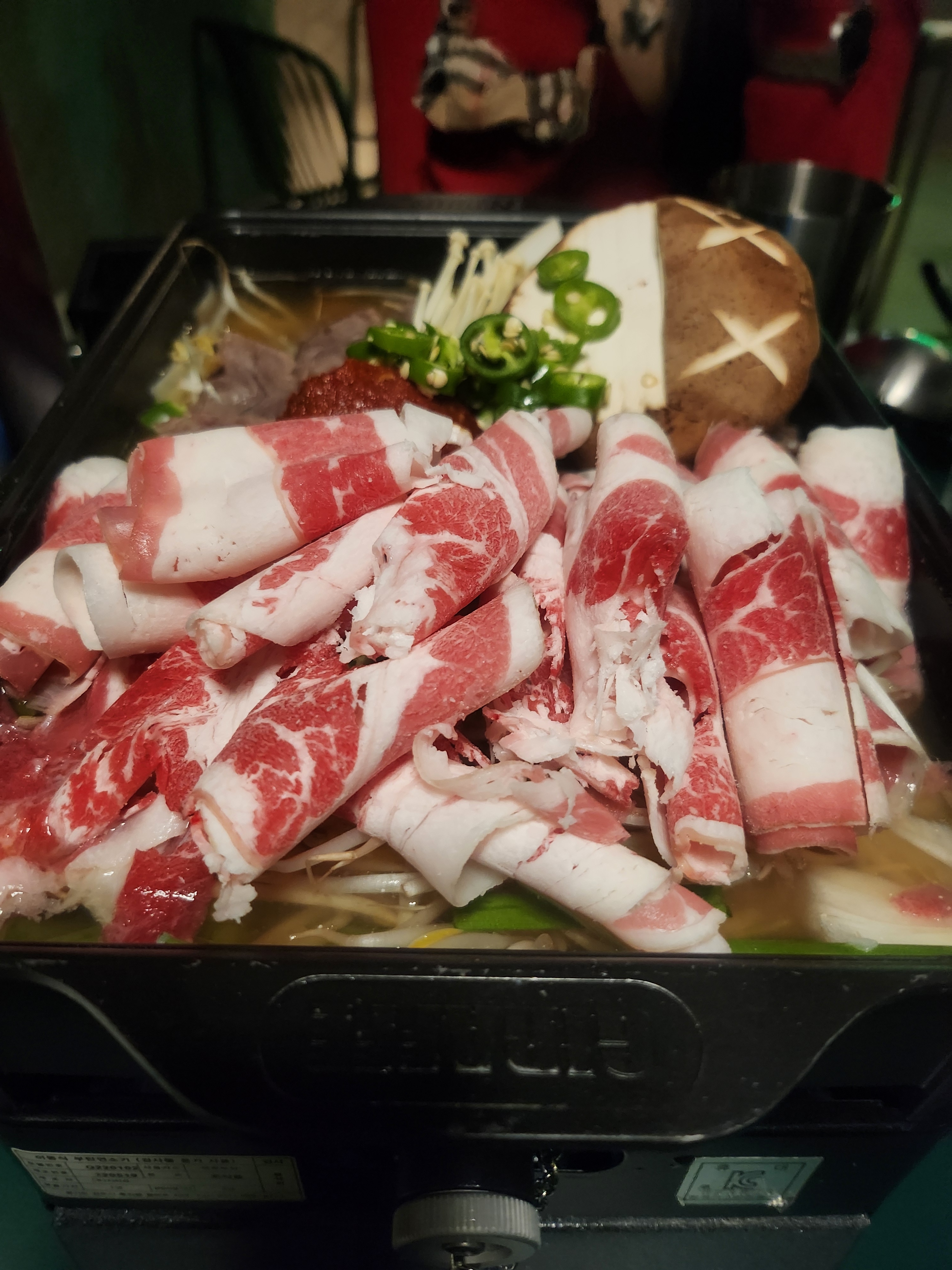성수 시끄러운 쪽에서 벗어나서 조용한 골목에 위치해있어서 아늑하고 좋아요 - 성수동 가성비 좋은 감성 데이트 맛집 성수반지하