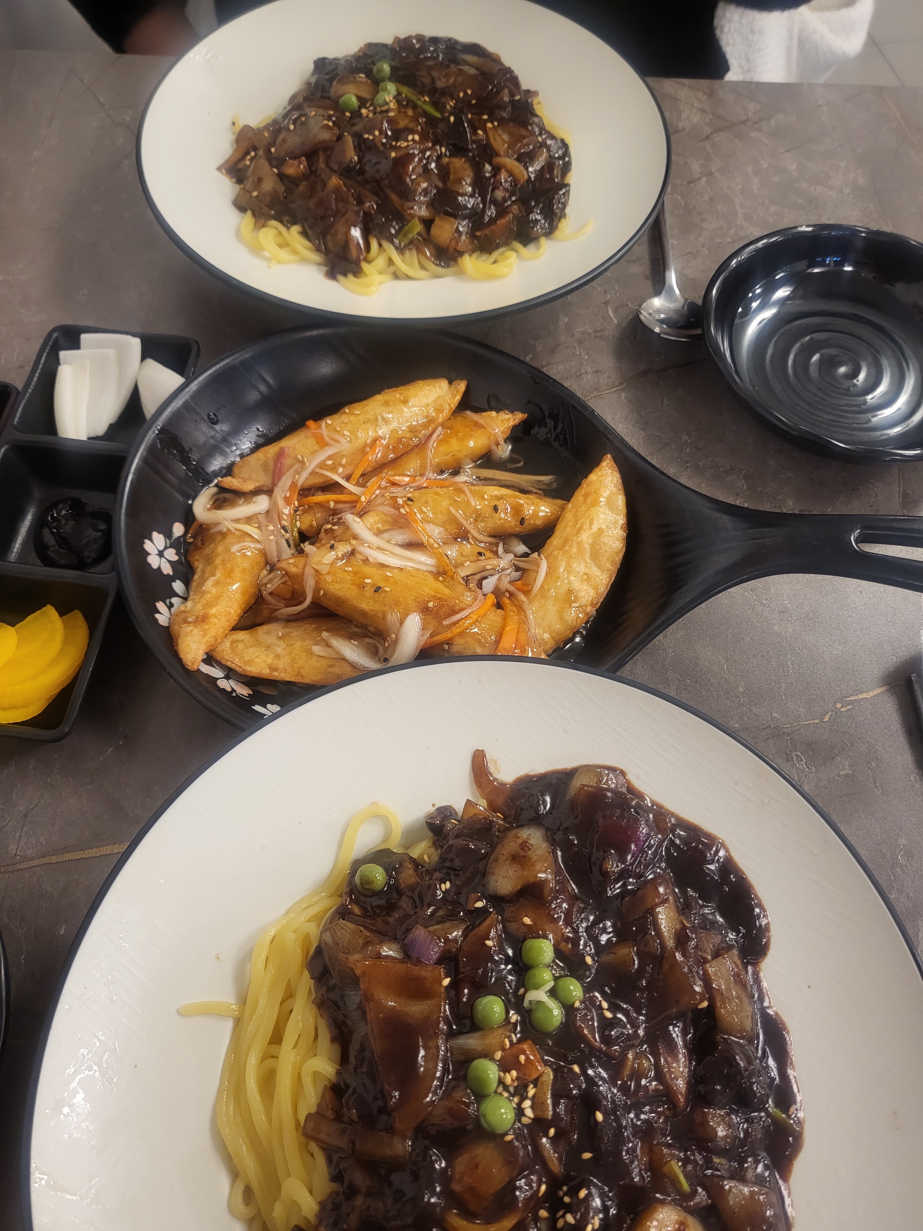 오늘도 왔습니다!! 역시 맛집은 맛집입니다ㅠㅠ 사장님들도 친절하셔서 음식도 맛있고, 사장님