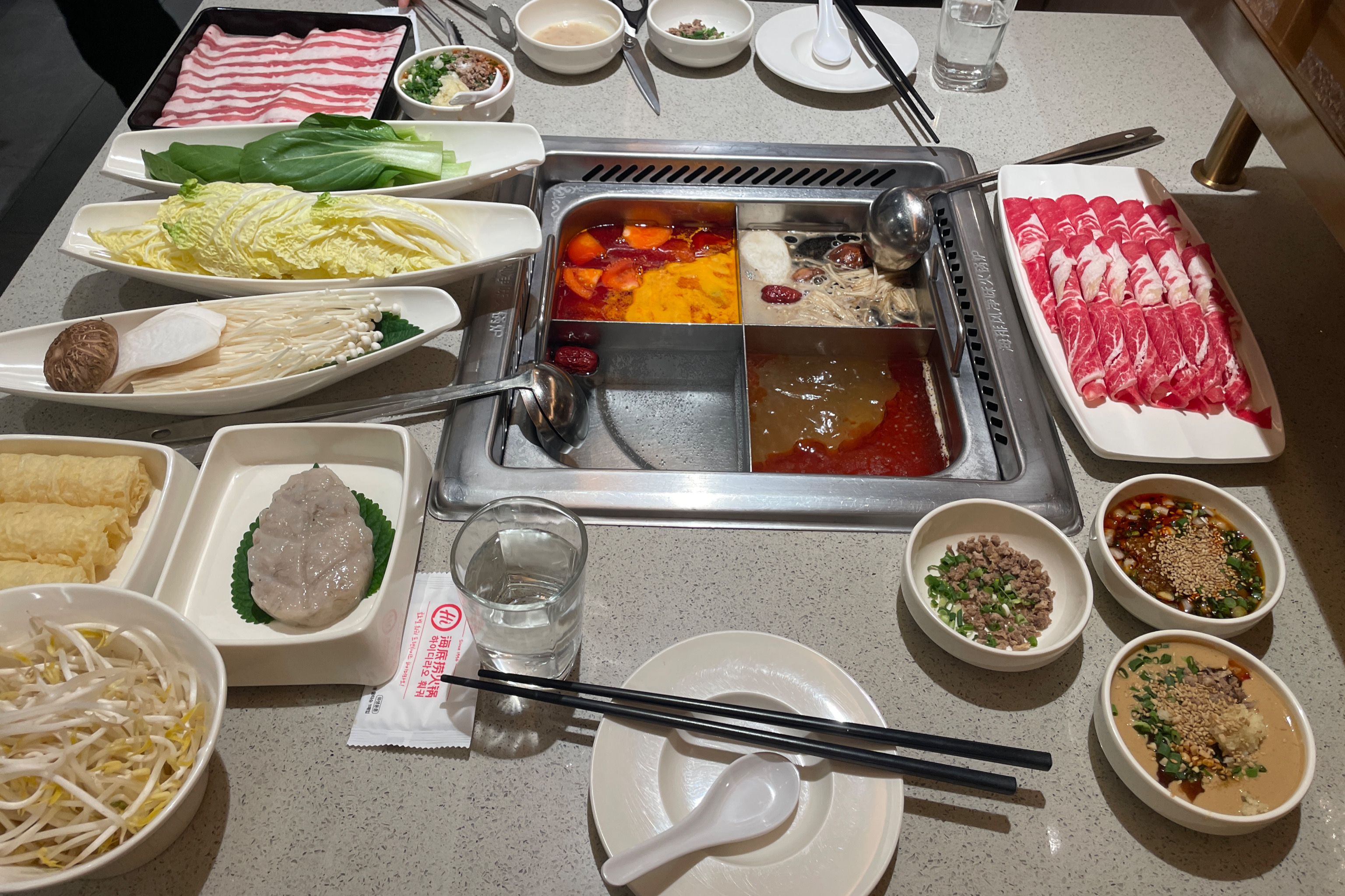 처음가는 하이디라오라 건희소스도 공부해가고 메뉴고를때 좀 애먹었지만 만족스러운 시간이었습니