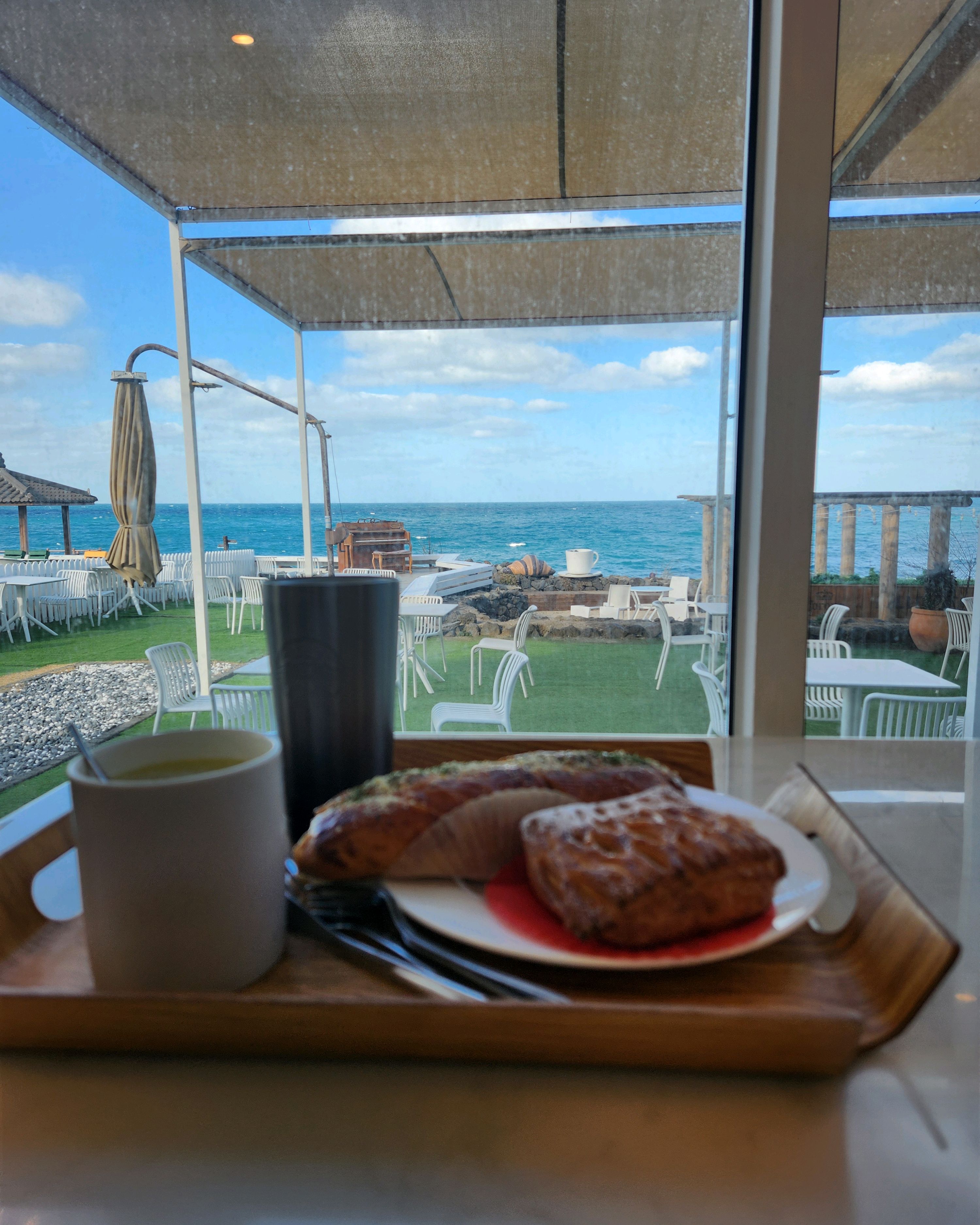 뷰도좋구 빵도맛잇어요~ - 제주 맛집 외도339