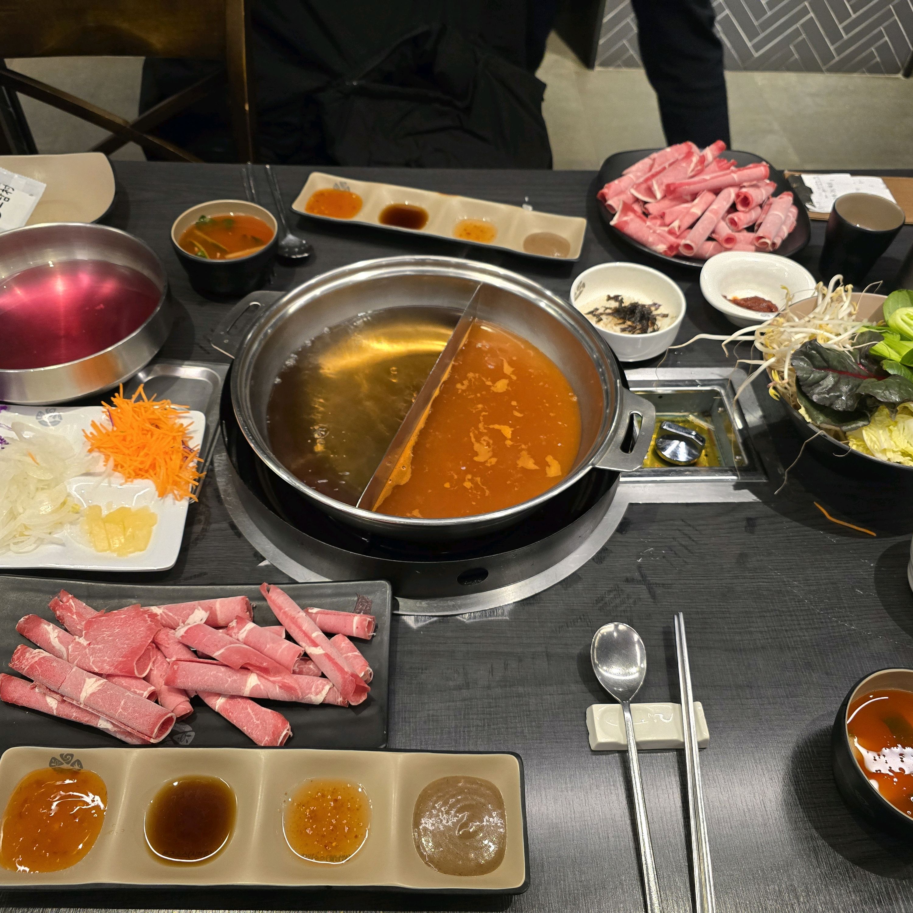 네이버에는 9시반까지라고 되어있었는데 9시까지라고 해서 가자마자 허겁지겁 먹었네요ㅋㅋ (참