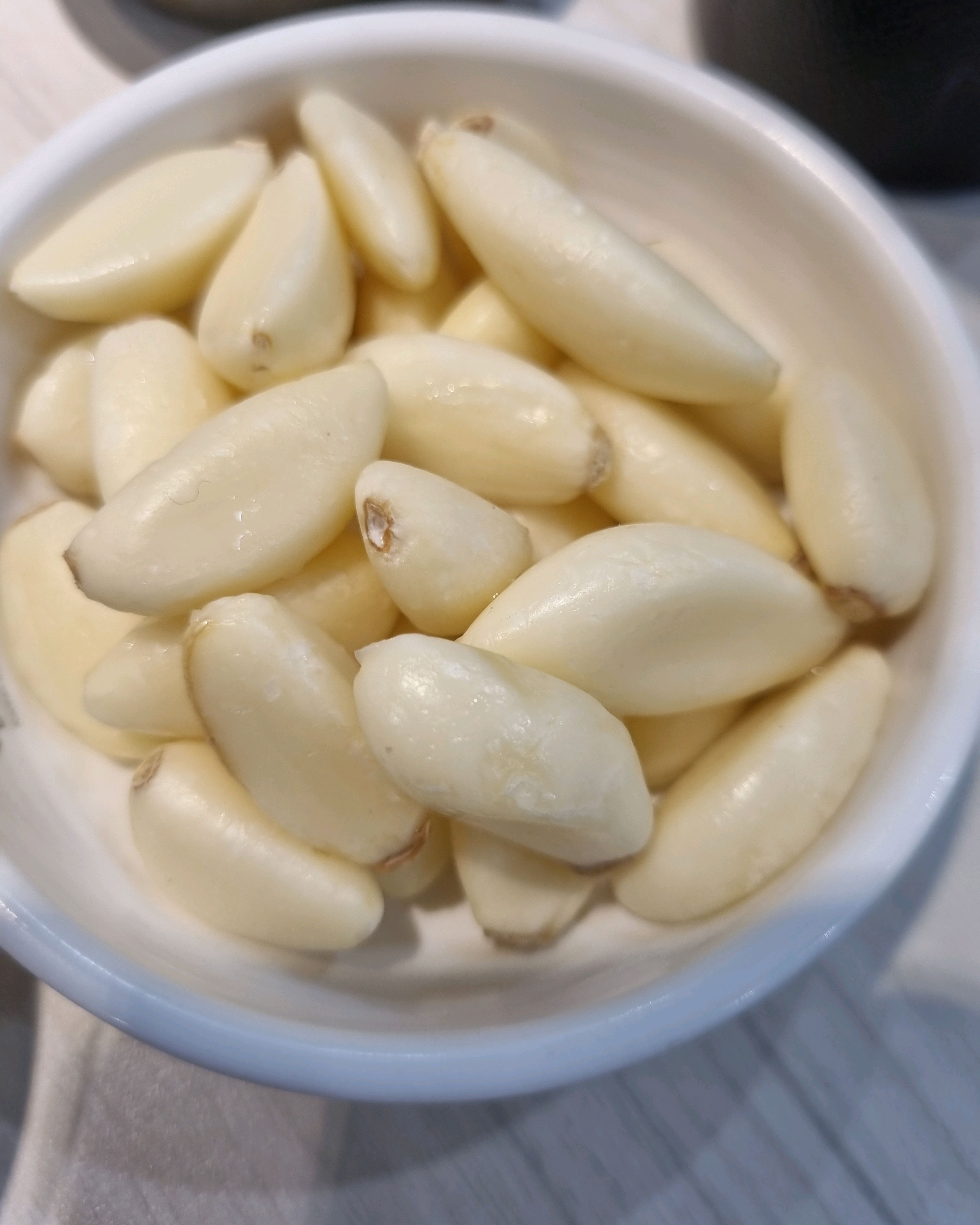 오랜만에 갔는데 서비스가 최악이네요 스테인 그릇 있으면 혹시 주실 수 있냐고 여쭤보니까 없