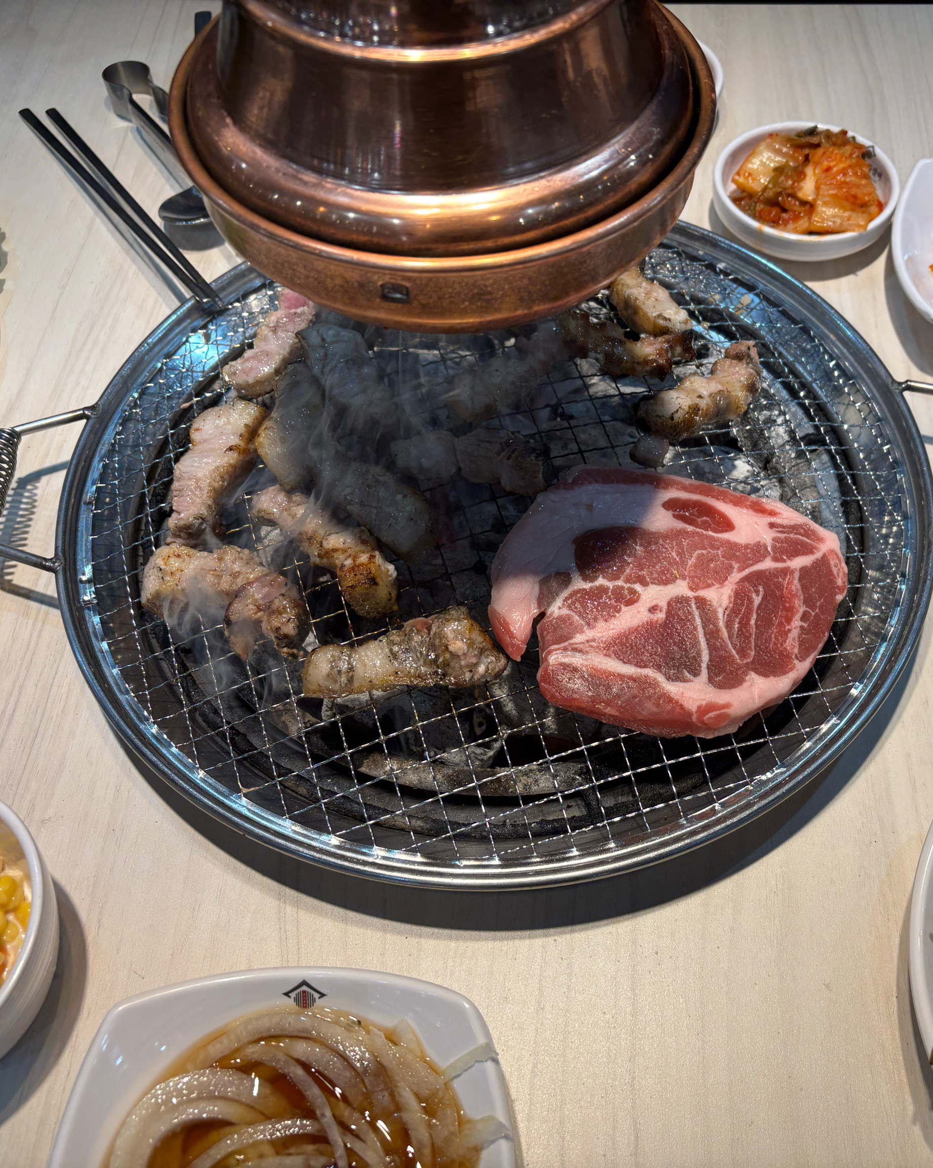 고기 질도 괜찮고 특히 삼겹살 엄청 맛나게 먹었어요!! 다른 반찬들도 다 셀프라 편하게 잘