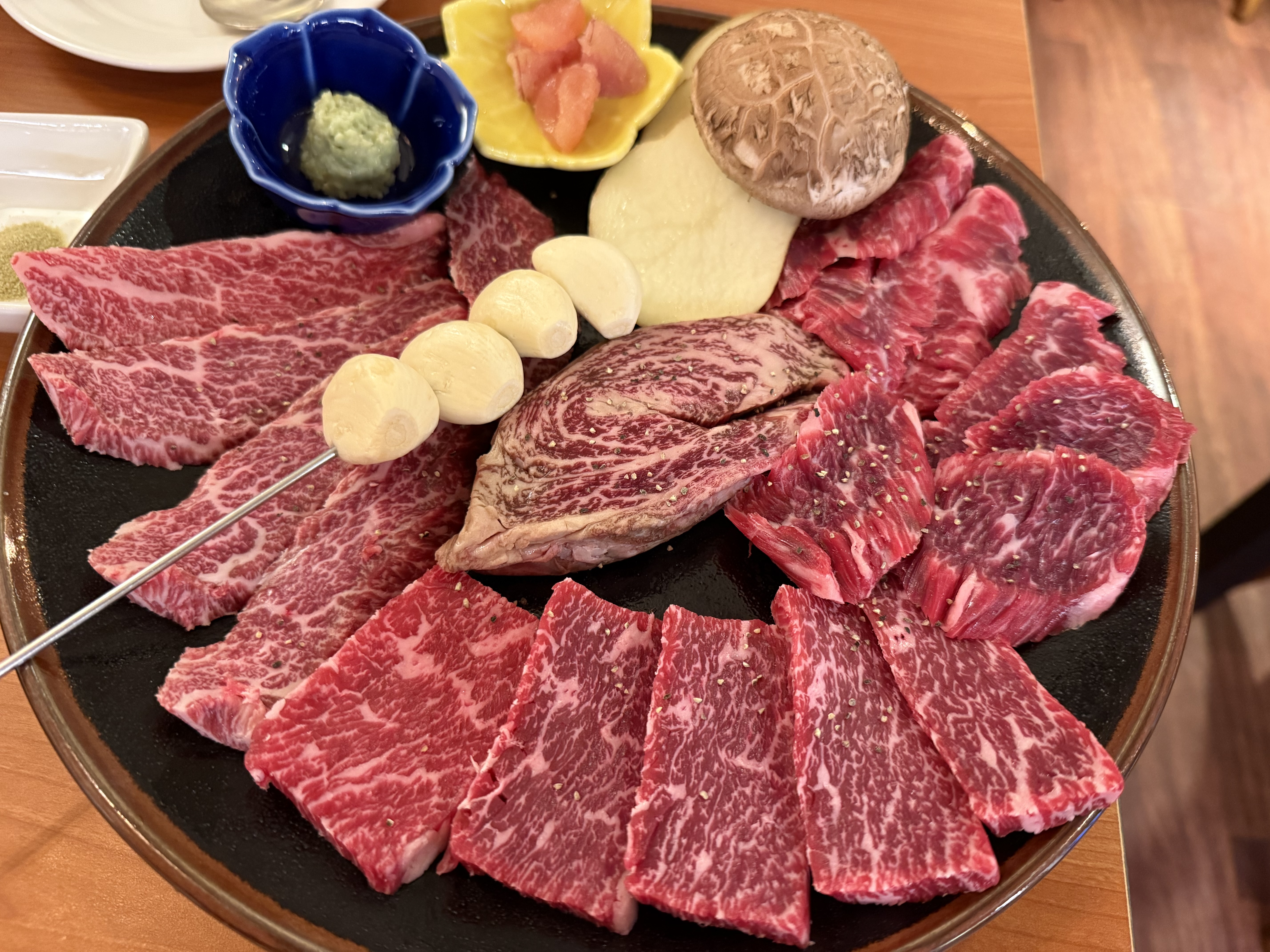 분위기 좋고 맛있는 고기집이에요~ 러면도 맛있고 된장찌개도 맛있고 무엇보다 고기 맛집 입니
