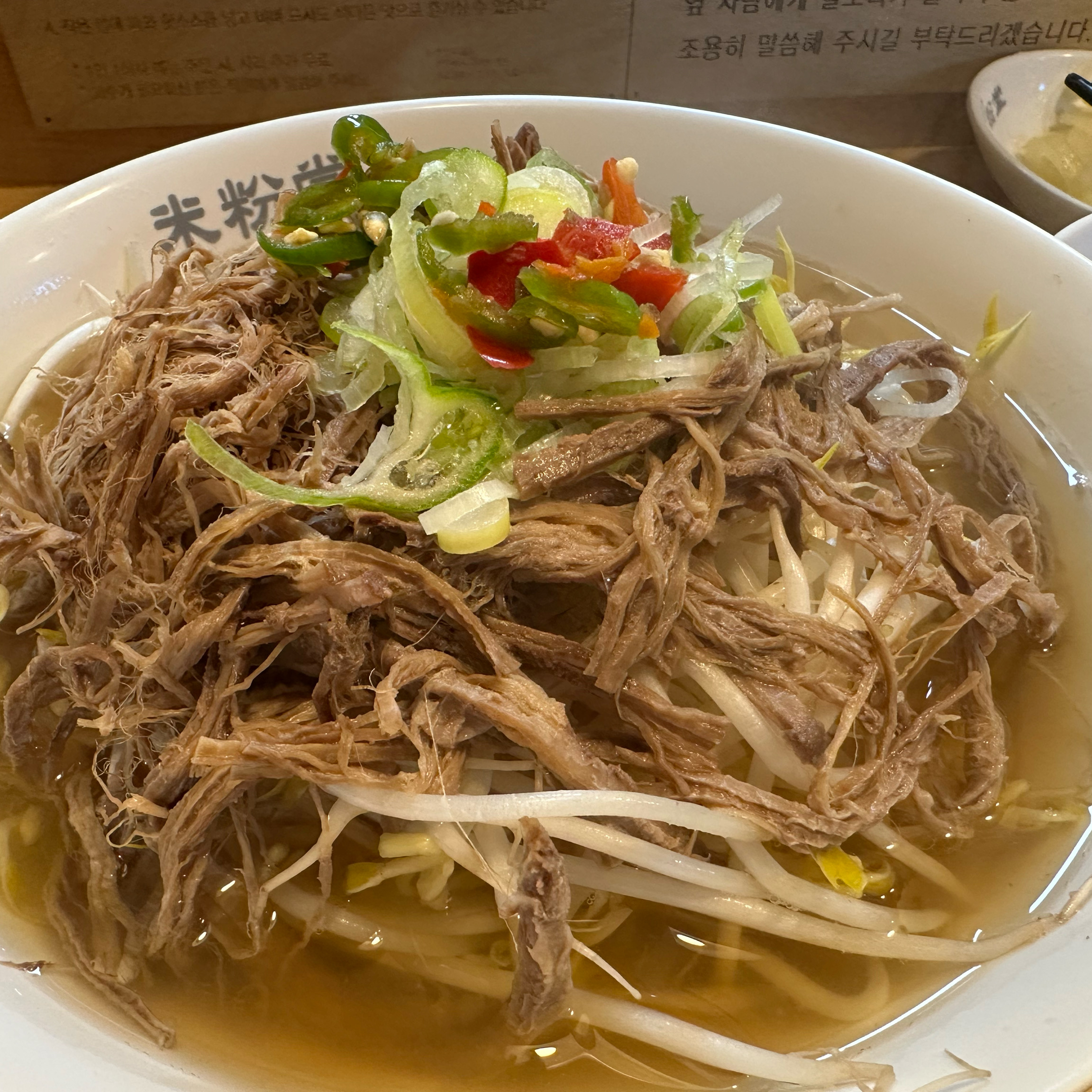 음식도 맛있고 친절하시고 조용한 분위기에 식사할 수 있어서 좋아요! 점심에 오니 사람이 많