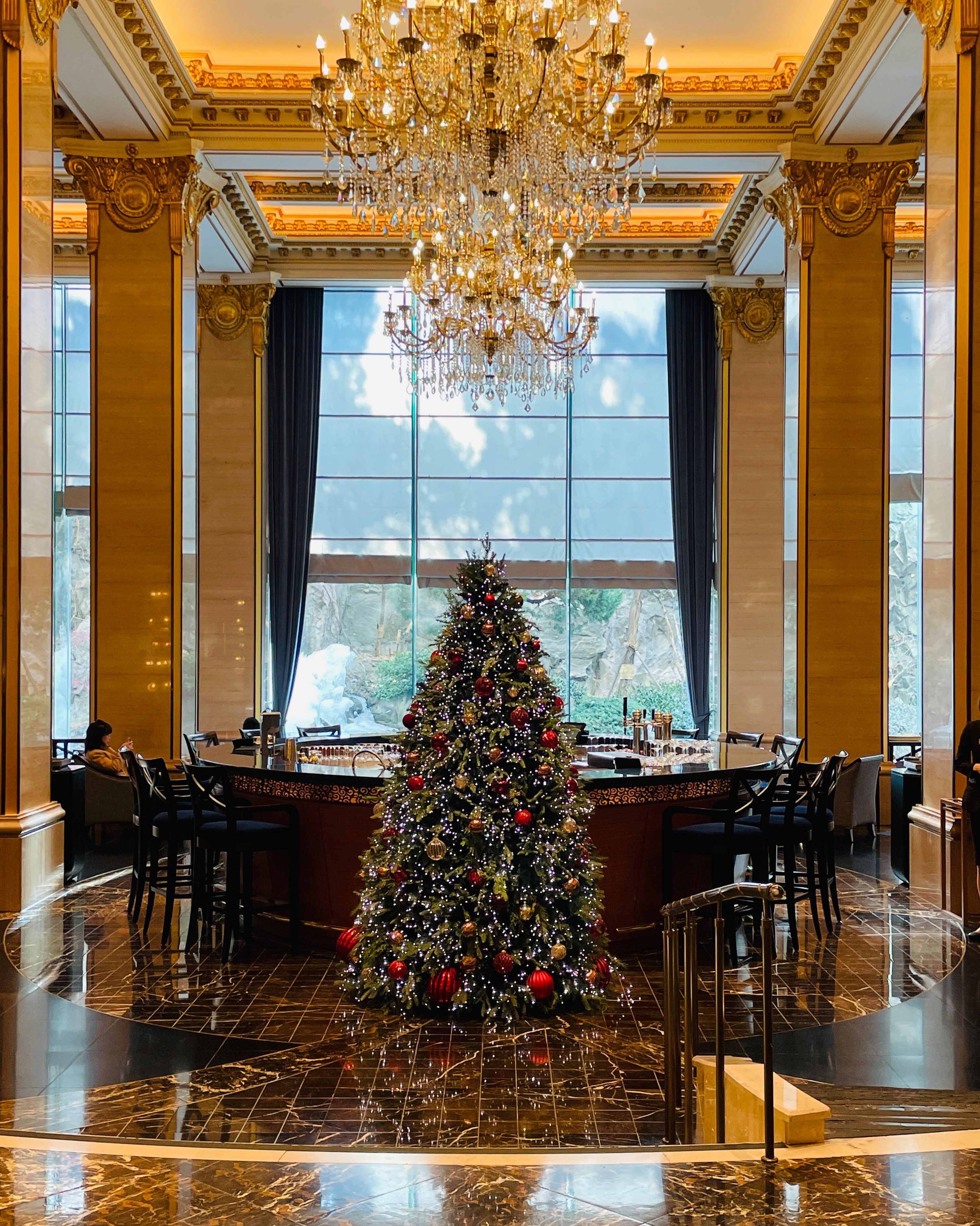 Lotte Hotel Seoul Peninsula Lounge & Bar, a famous restaurant in City Hall Station