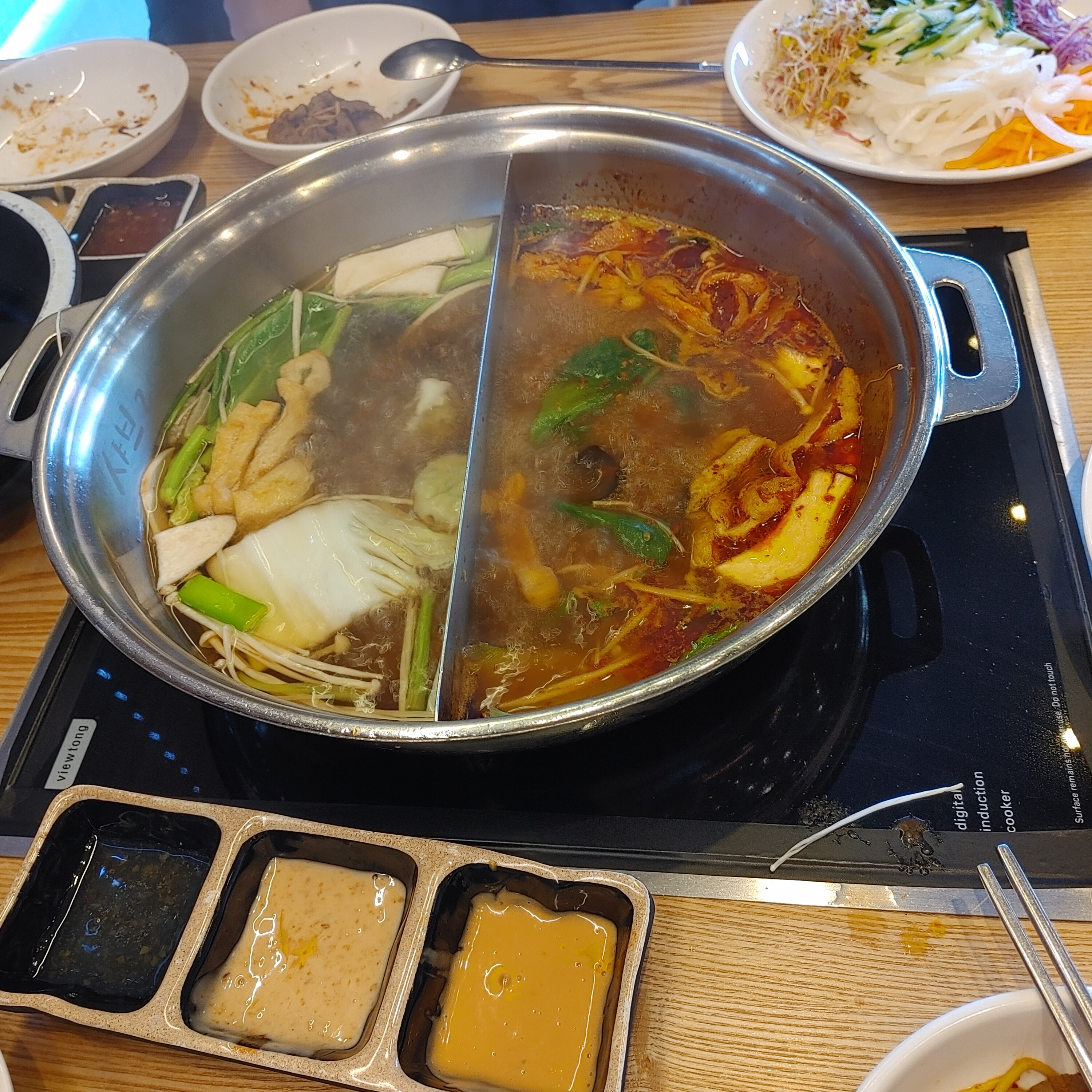 훠궈는 제입에는 좀 맵네요 가쓰오부시는 무난하게 맛있어요 - 포항 이동 맛집 샤브20 이동점