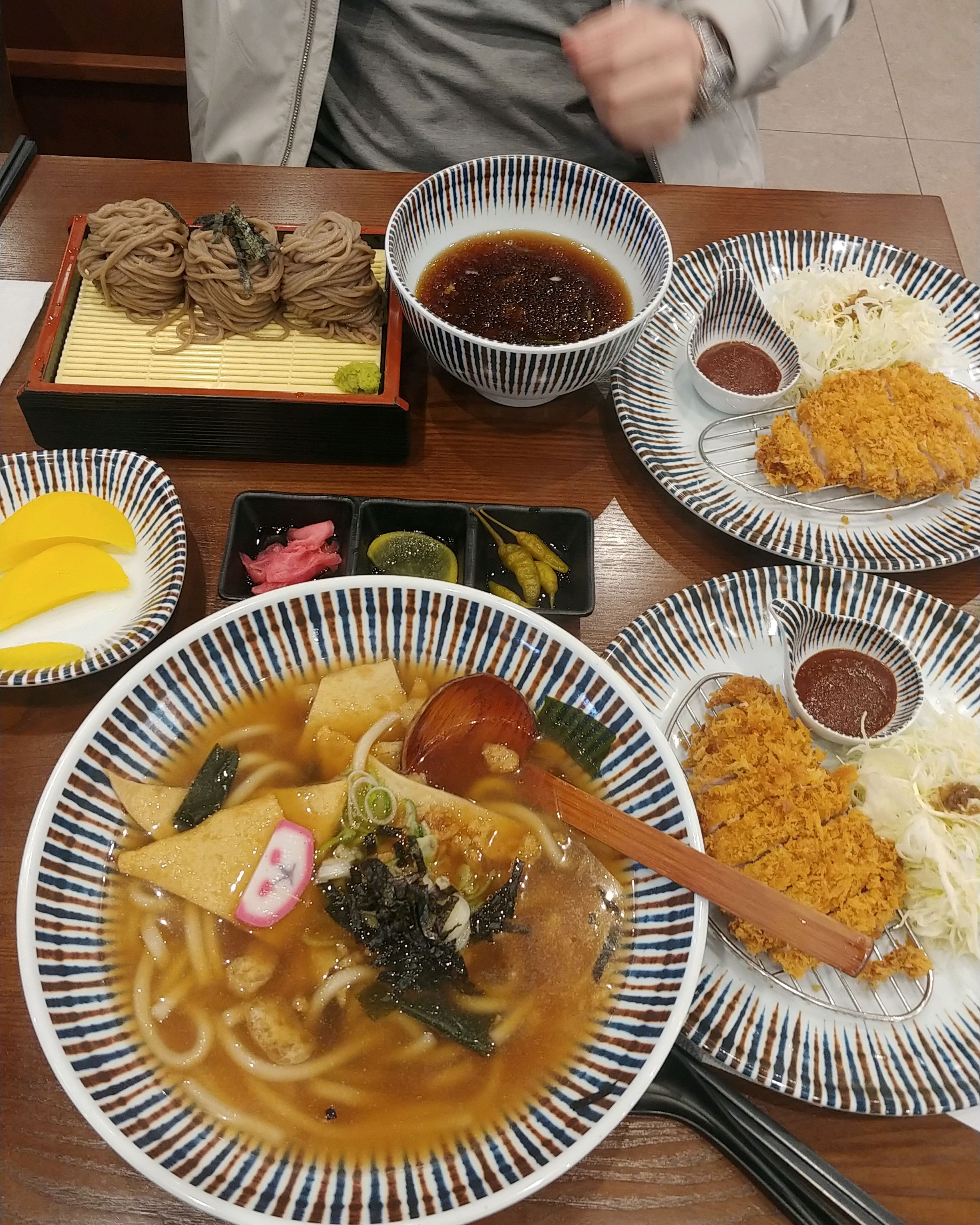 지나다니다 사람들이 많아 궁금해서 가봤어요~ - 안성 맛집 삼동소바 안성중앙점