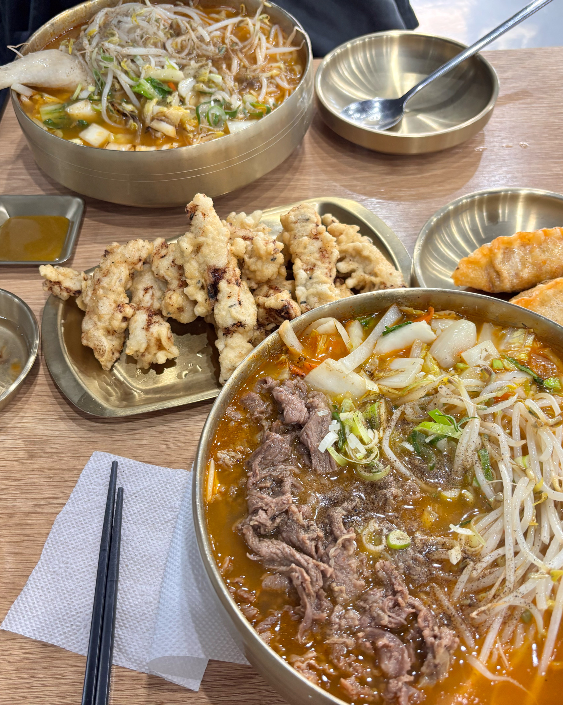 매번 방문할때마다 직원분들이 친절하시고 매장도 늘 청결합니다!! 물론 음식이 맛있네요 또