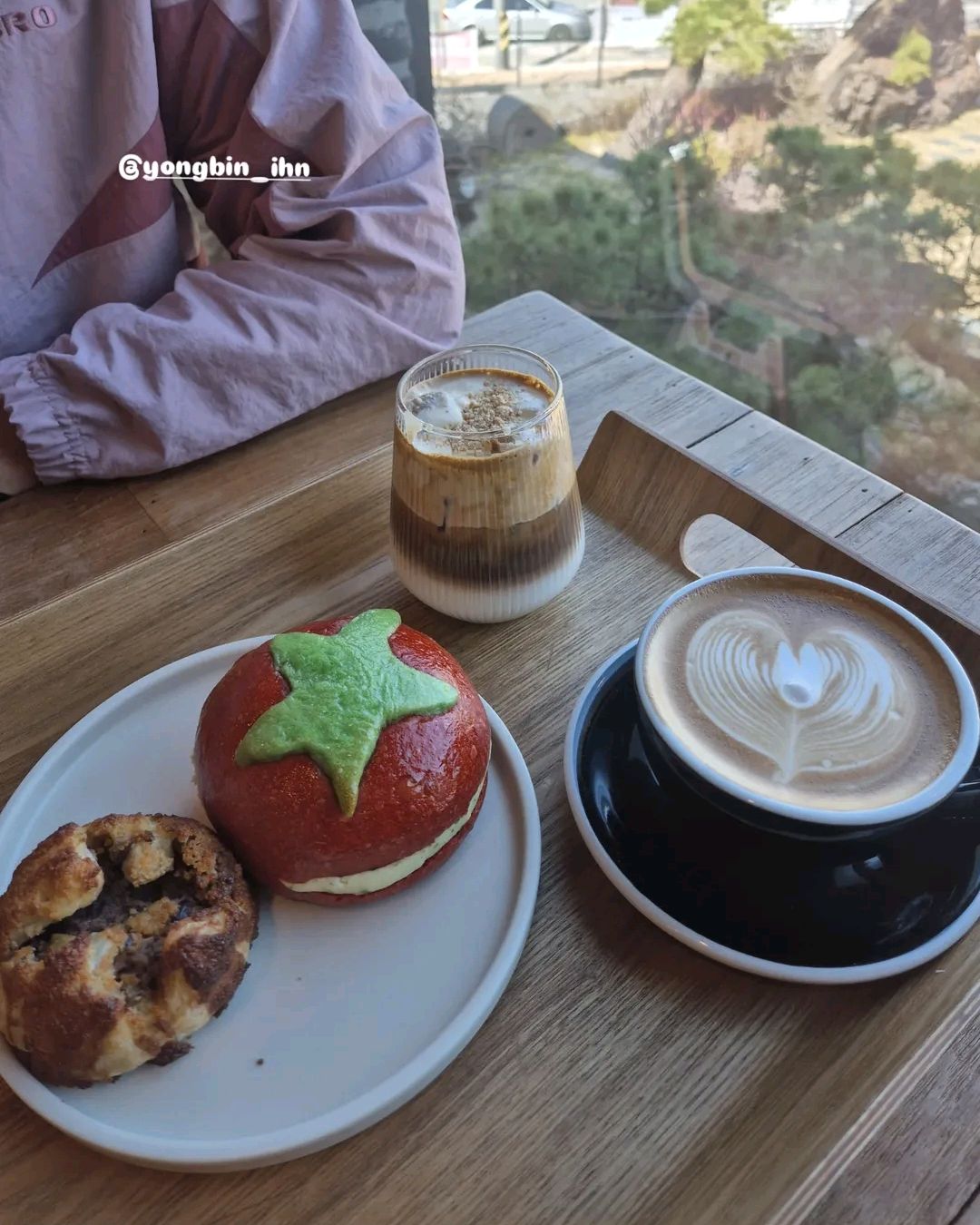 디저트 커피 모두 맛있고 2층창가좌석도 쾌적하고 좋아요 - 대전 맛집 더노은로