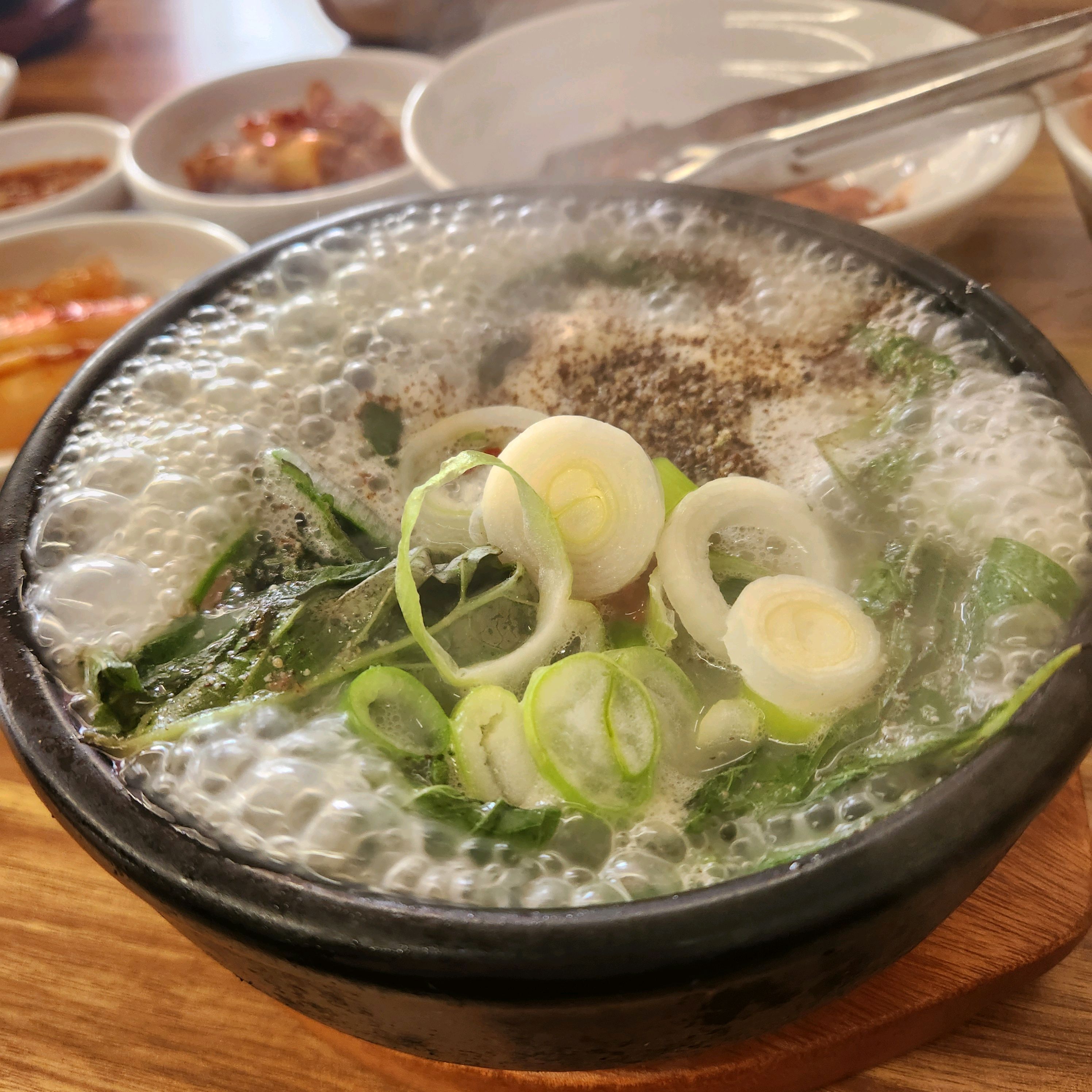 순대국에 들어있는 순대 중에 막창이 두꺼운건 좀 잡내가 있었어요. 그런데 따로시킨 순대는