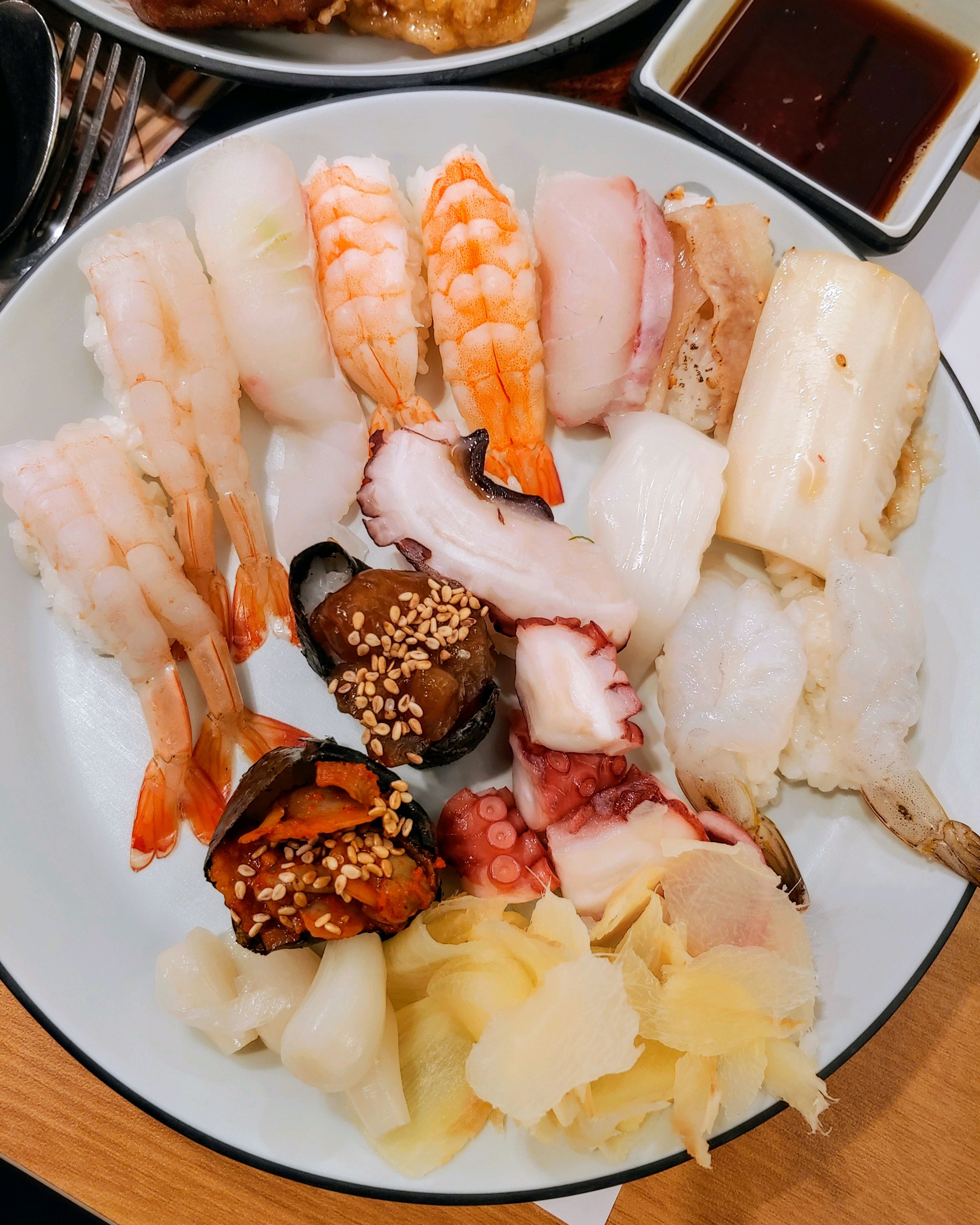 평일런치로 먹고 왔어요! - 경성대 맛집 쿠우쿠우 골드 부산경성대점