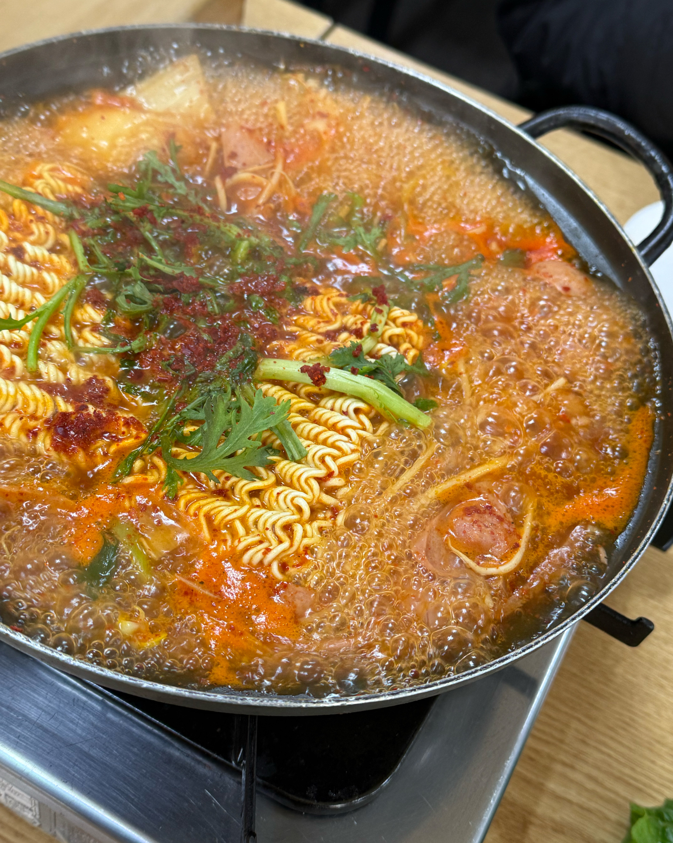자리도 넓고 한식밥상한끼 먹기 좋아요~^^ 아쉬웠던건 부대찌개랑 제육볶음 같이 시켰는데 저