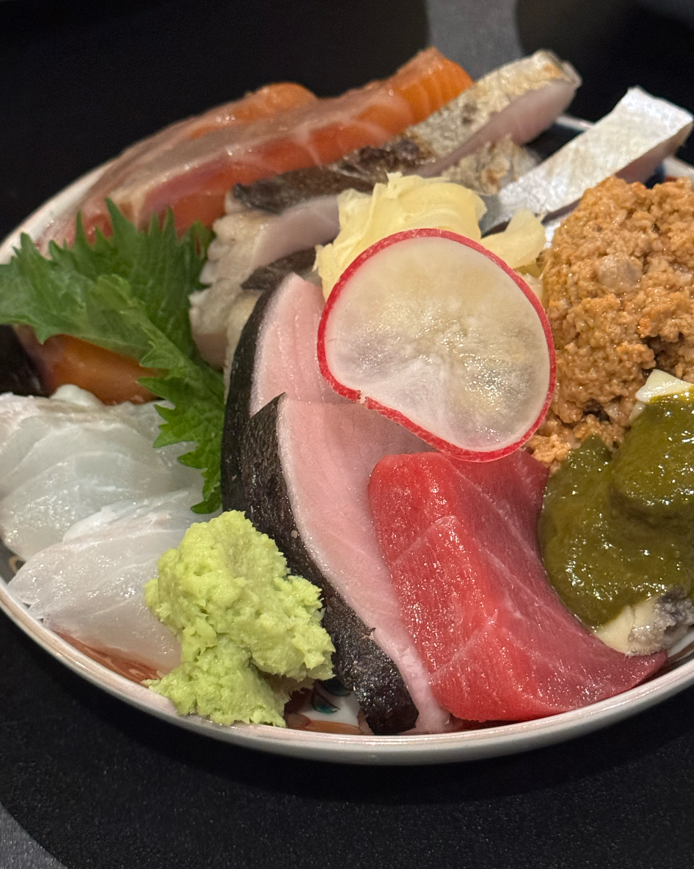 맛있어요~~~~~~ 사시미 두껍고 신선해요! 화이트라구도 사알짝 매콤하면서 그냥 맛있습니다