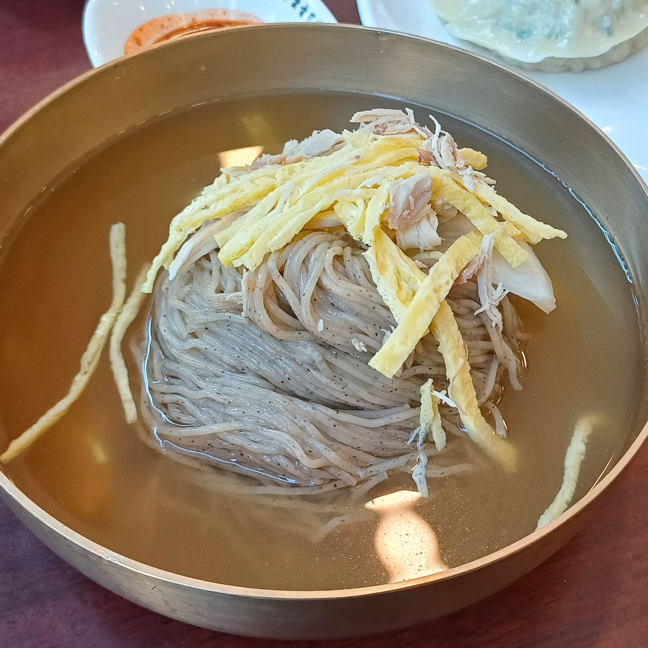 꿩냉면은 예상한 것보다는 간간해서 좋았고, 만두는 기대한 것보다 더 담백해서 아쉬웠어요 - 대전 맛집 숯골원냉면 본점