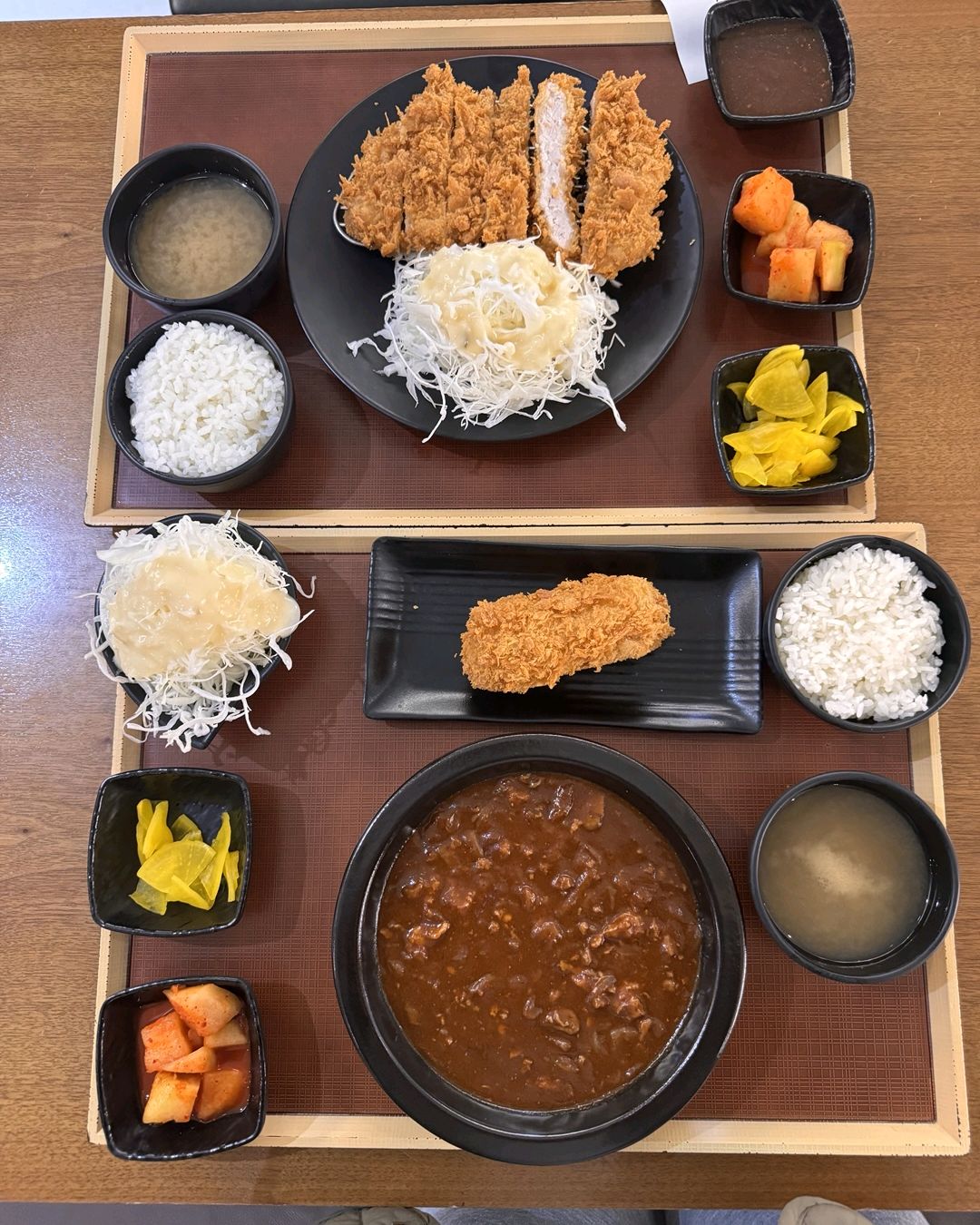 가성비 갑입니다. 치즈 돈가스는 특성 있어요. 쫄깃하면서 깔끔함. 일반 돈가스는 특이하게 