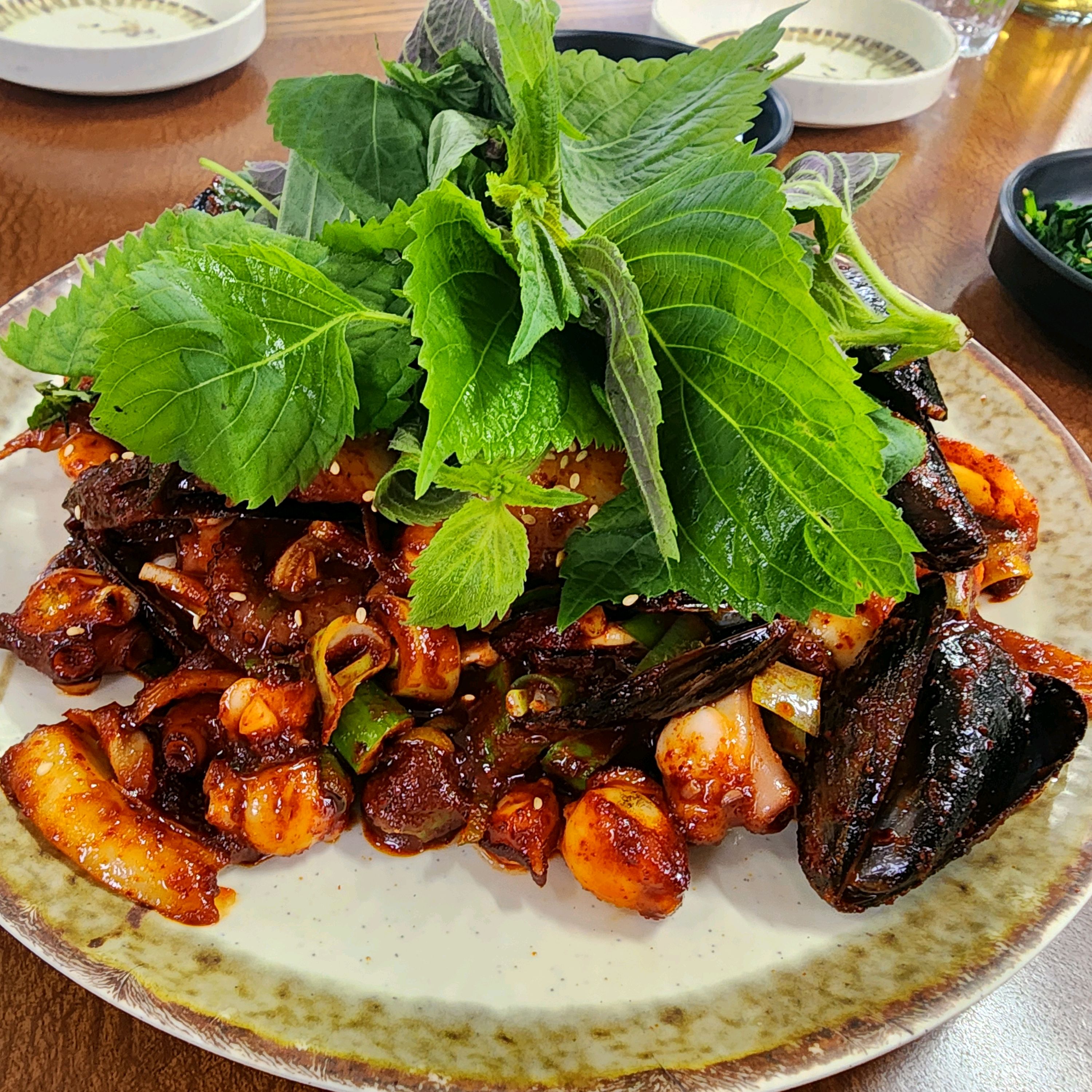 돌문어볶음 맛있네요 찐맛집이에요 - 제주 맛집 소금바치 순이네