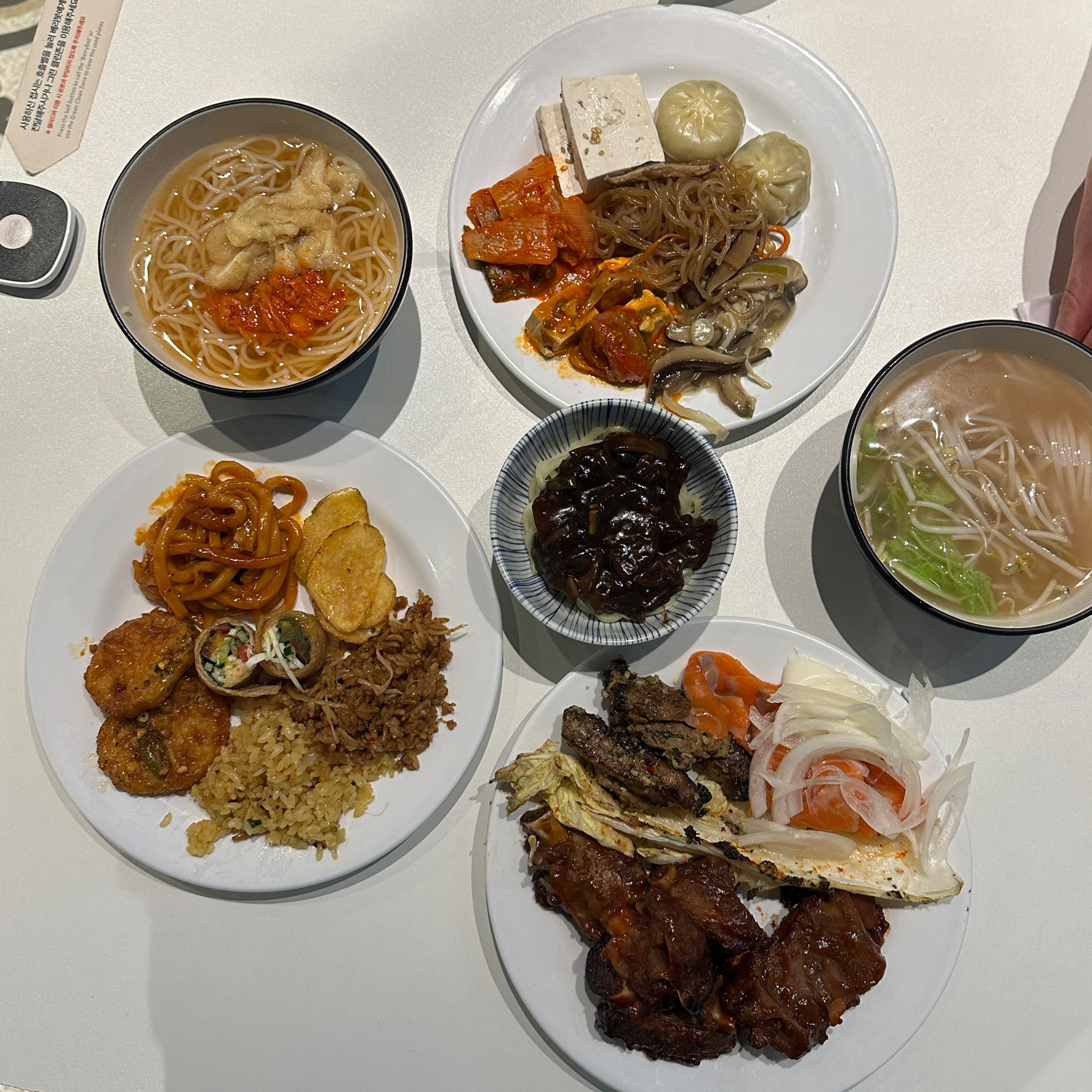 음식 퀄리티 좋고 적당한 양이 계속 유지되어서 식사하기 좋아요!! 매장이 깔끔하고 직원분들
