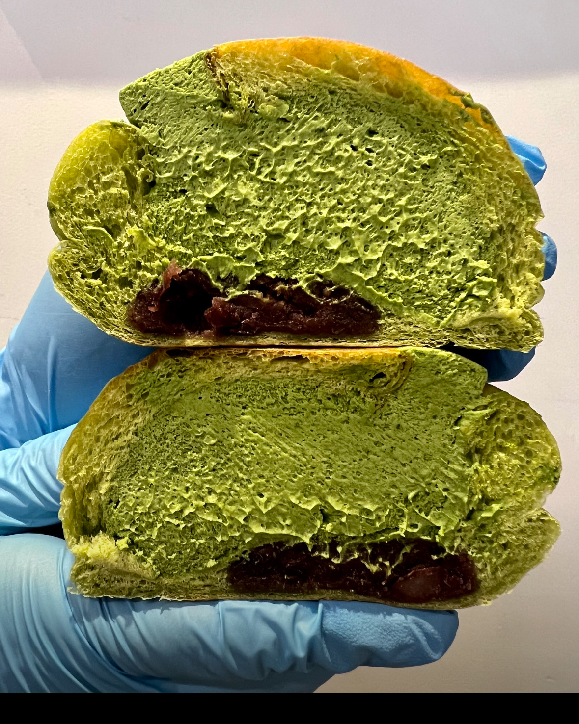 이 녹차크림빵 냉장고에 넣어놓고 먹었는데 진짜 맛있었습니다👍 다른 빵들도 너무 맛있어요 안