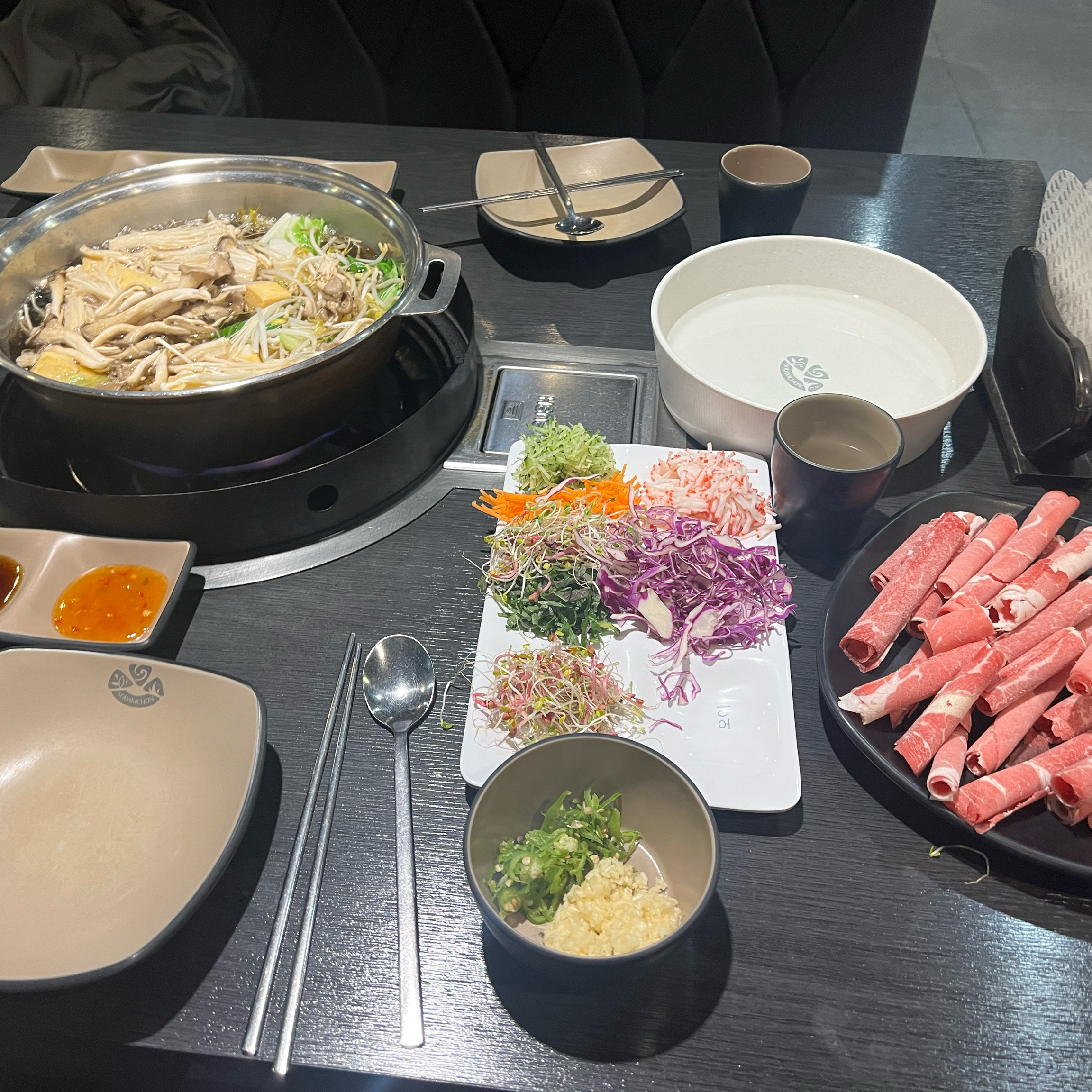 양도 많고 신선해서 자주갑니다! 칼국수 수제비 쌀국수로 마무리하고 죽까지 먹으면 정말 배터