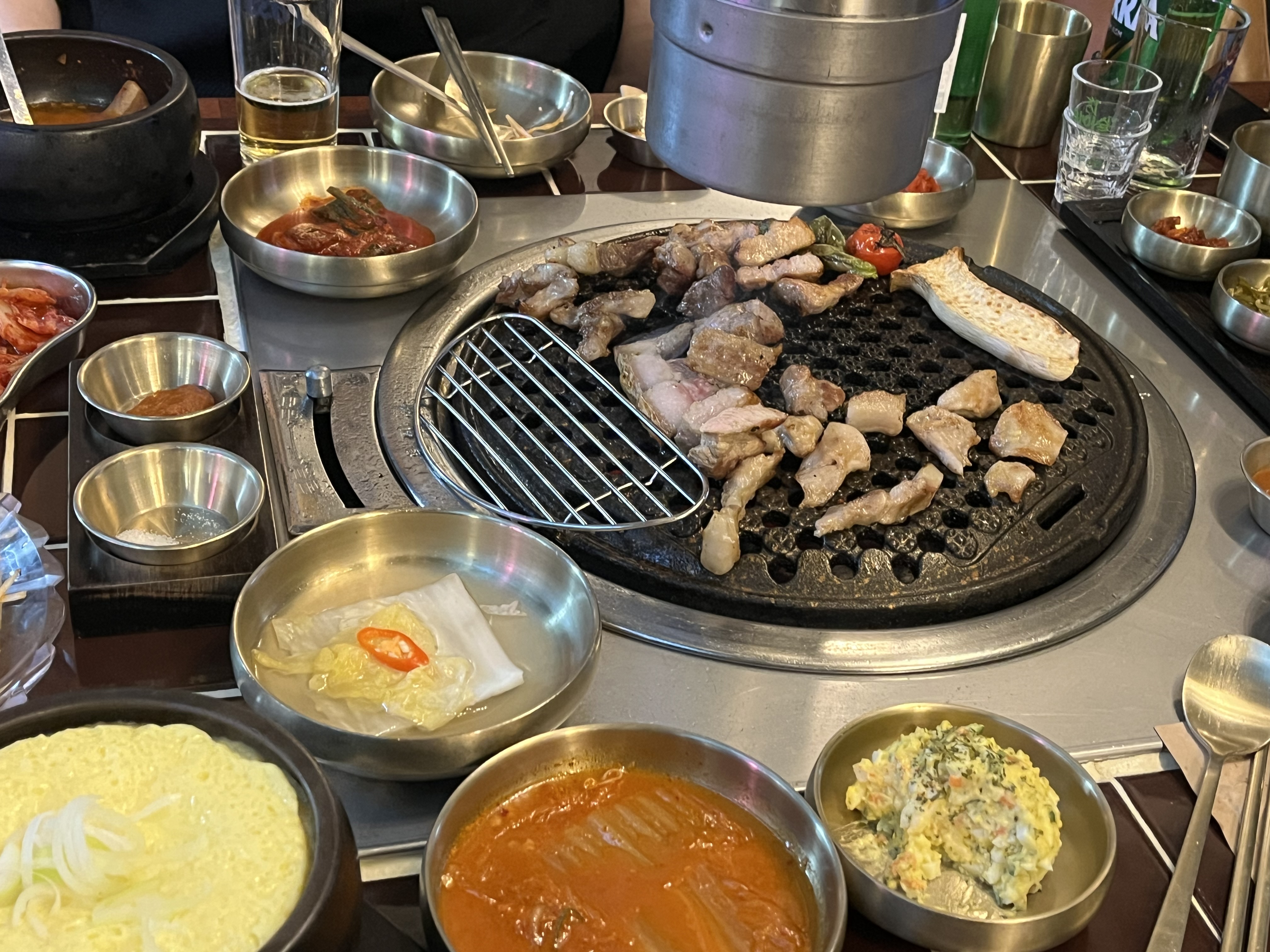 세트 메뉴가 가격이 합리적이네요! 사장님이 친절하시고 고기를 잘 구워주셔서 너무 맛있게 먹