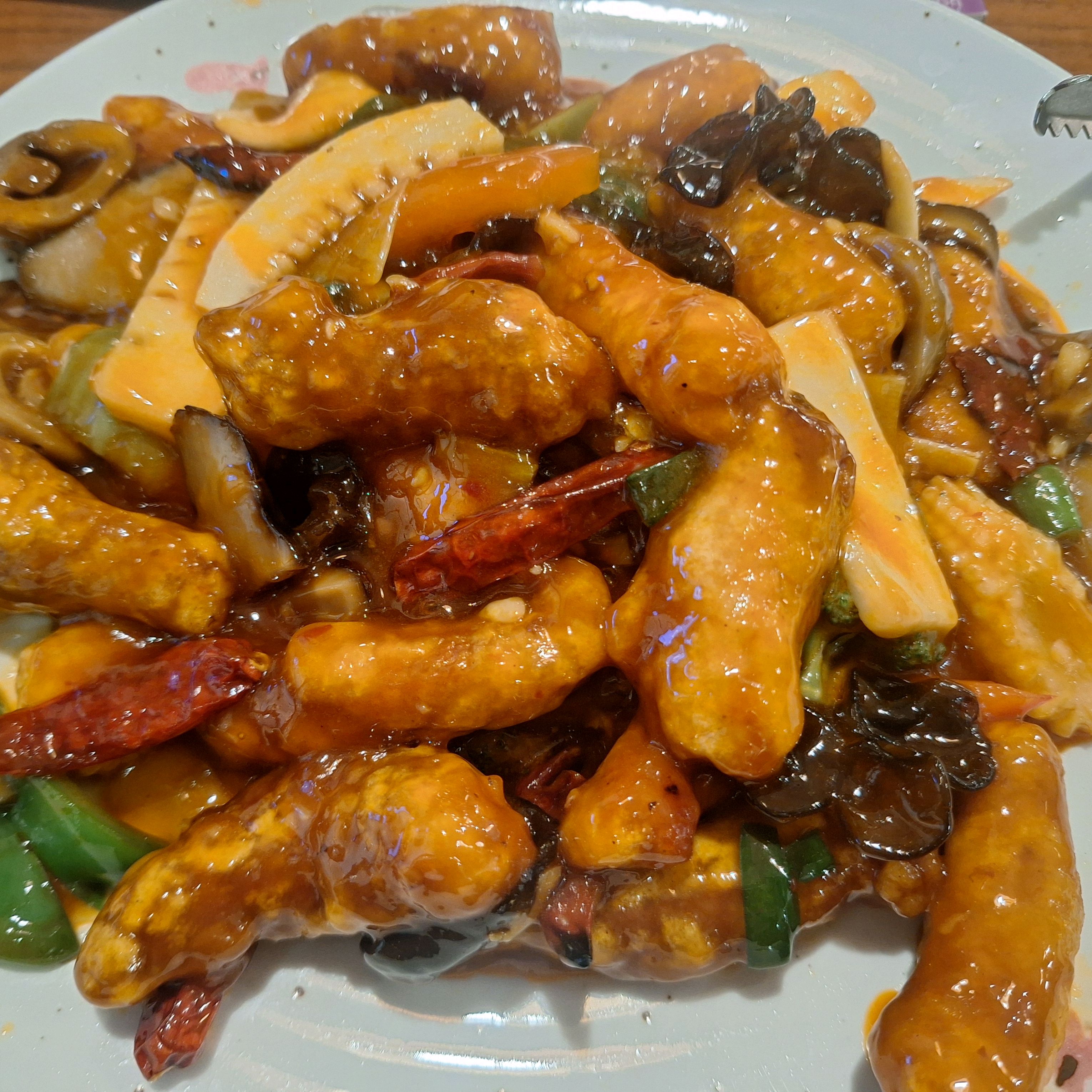지금 먹고잇는데 진짜 맛있어요 ㅋㅋ 주차도되고 완전 만족합니다 단체로 오기에도 좋은듯해요