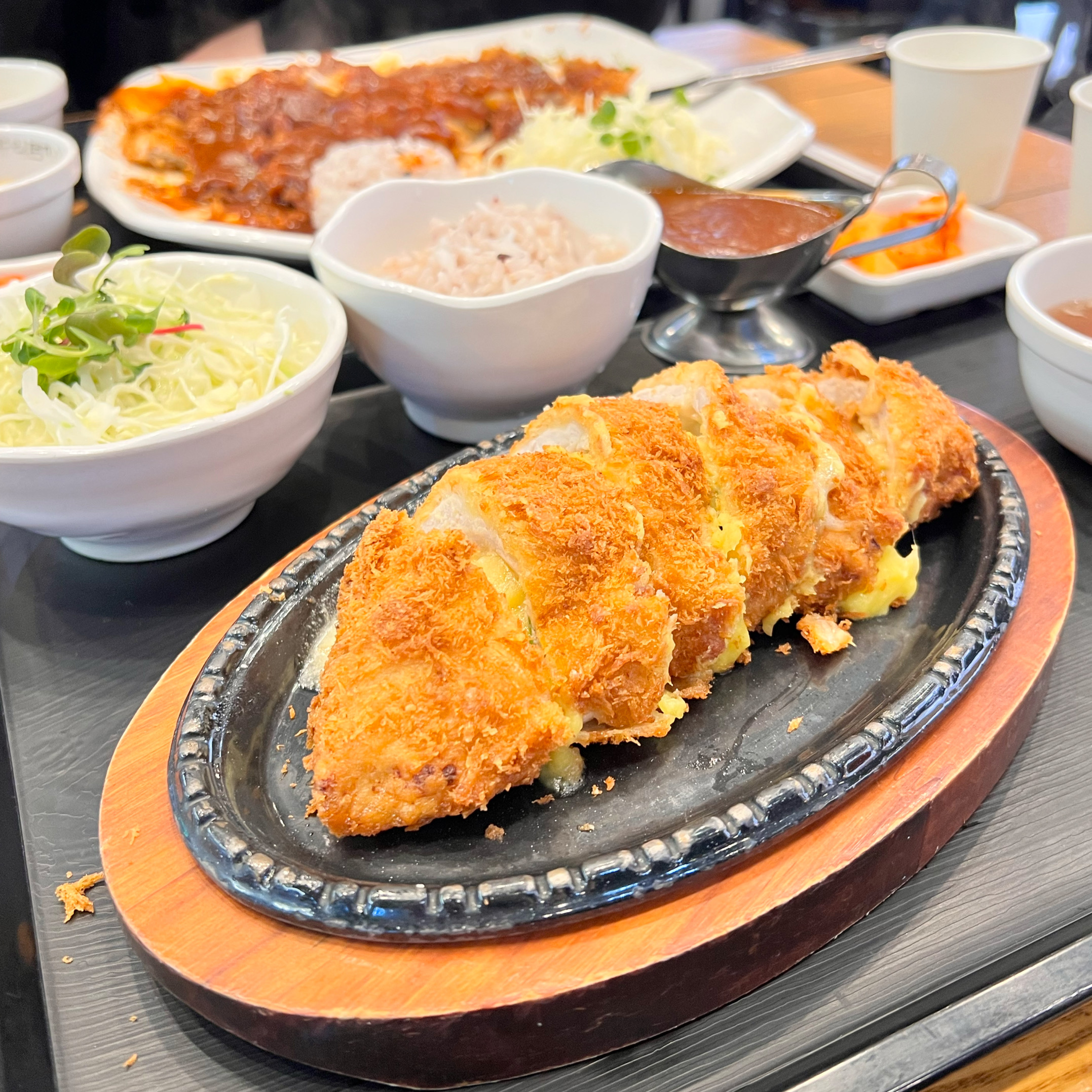 돈까스 맛있긴 한데 물리는 맛은 있어요ㅜ 그래도 배불리 잘 먹고 왔습니다🙂 - 금릉역 맛집 홍익돈까스 파주금릉점