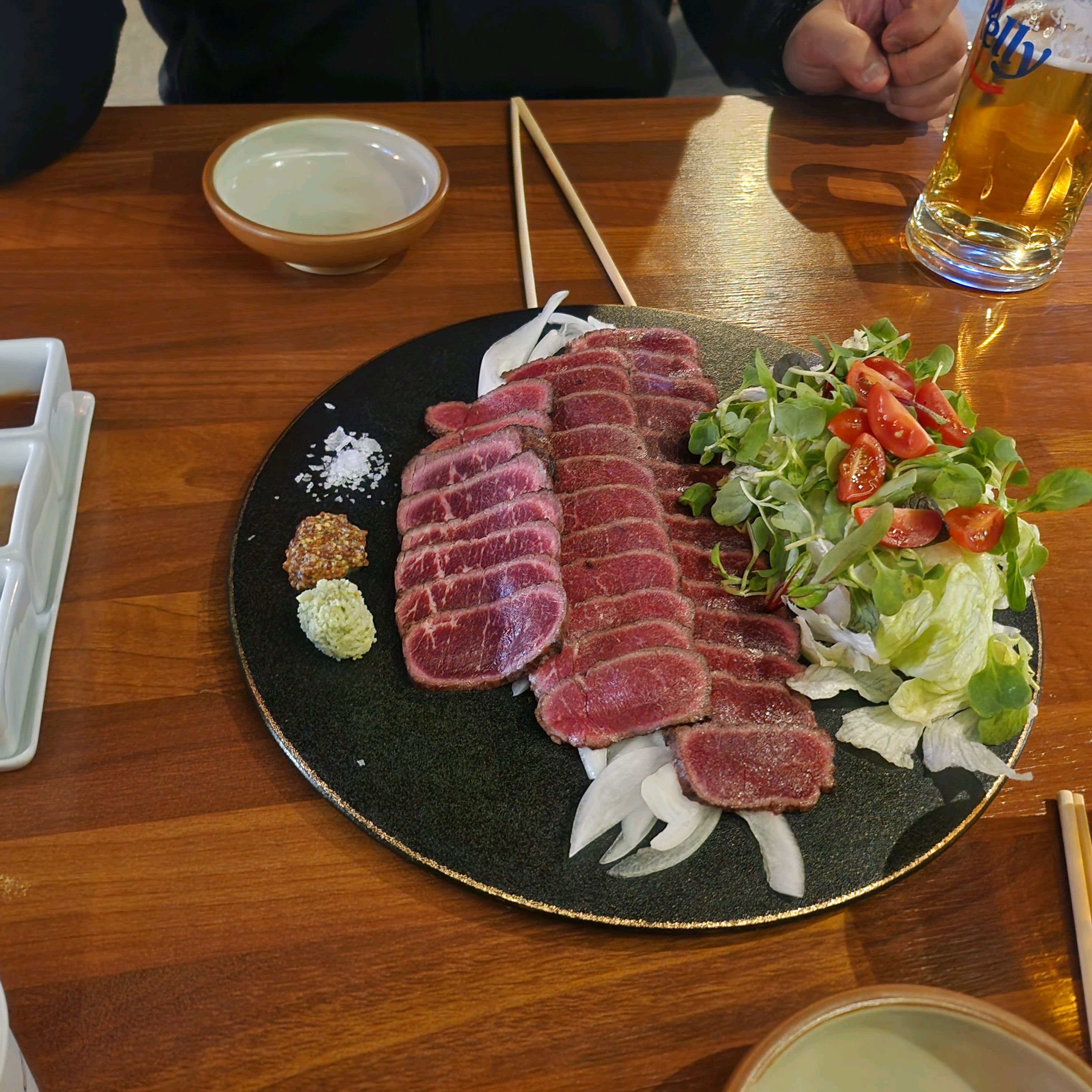 자주 오는 술집입니다~ 항상 좋은 안주들이 많고 처음 시켜봤지만 타다끼 진짜 맛있어요!!