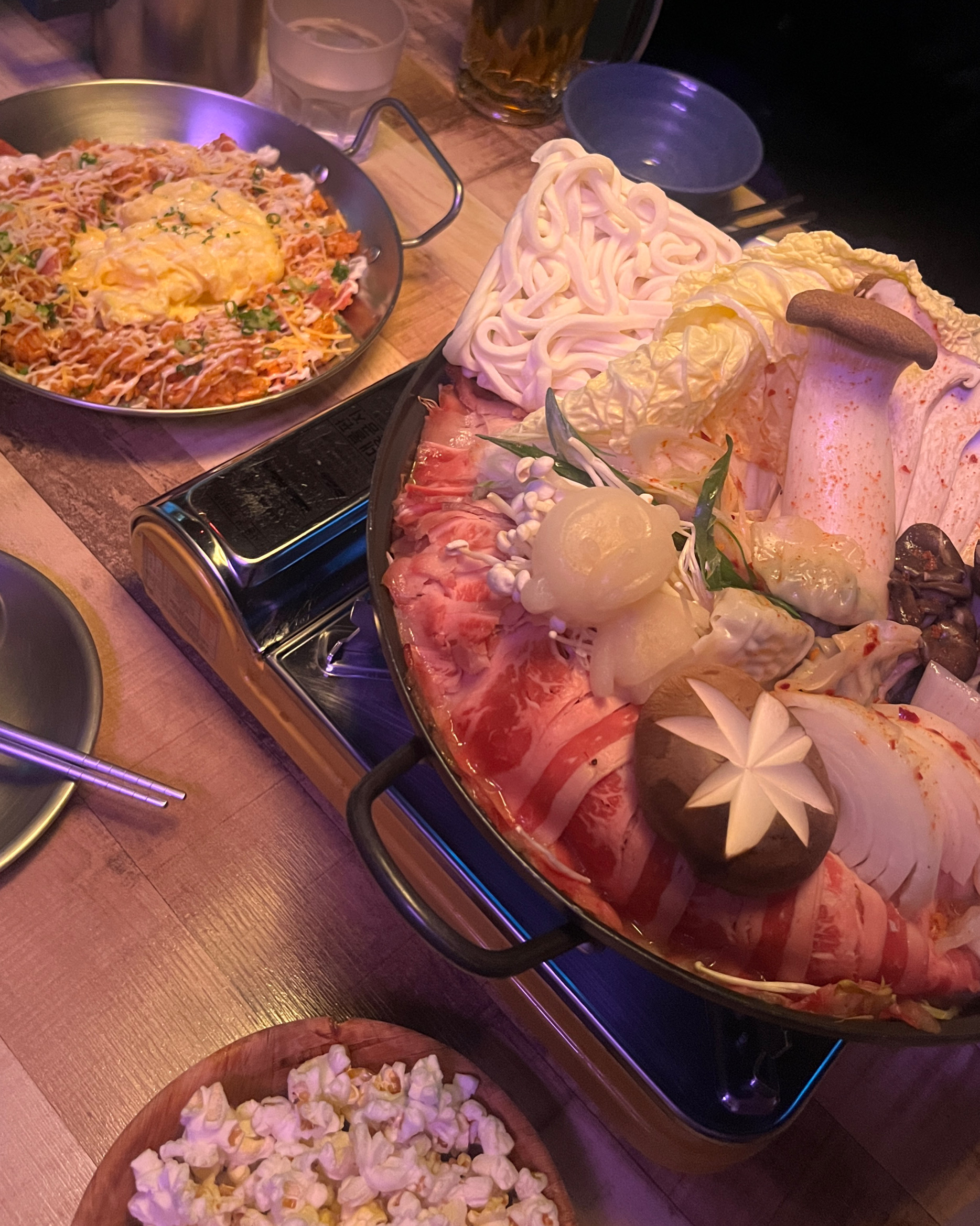 시켰던 메뉴 다 맛있게 먹었어요!! 특히 김치볶음밥이 정말정말 맛있습니다 초코빙수도 독특하