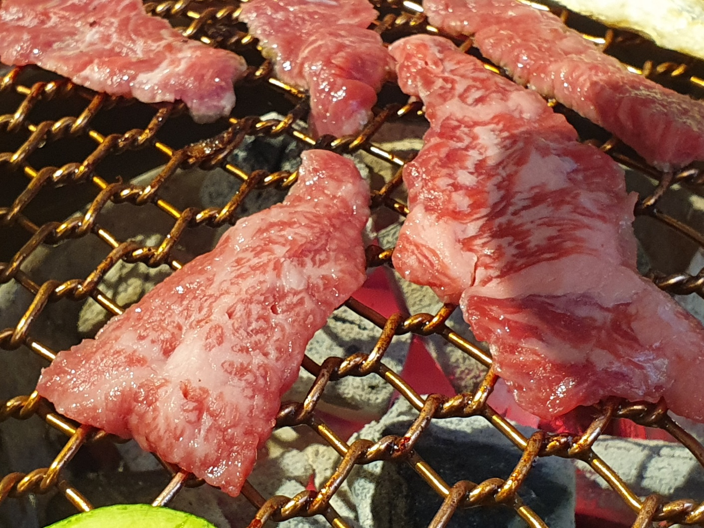 이번에 초량에 맛있는 한우집이 있다고 해서 지인과 함께 방문했습니다. 우선 고기가 진짜 신