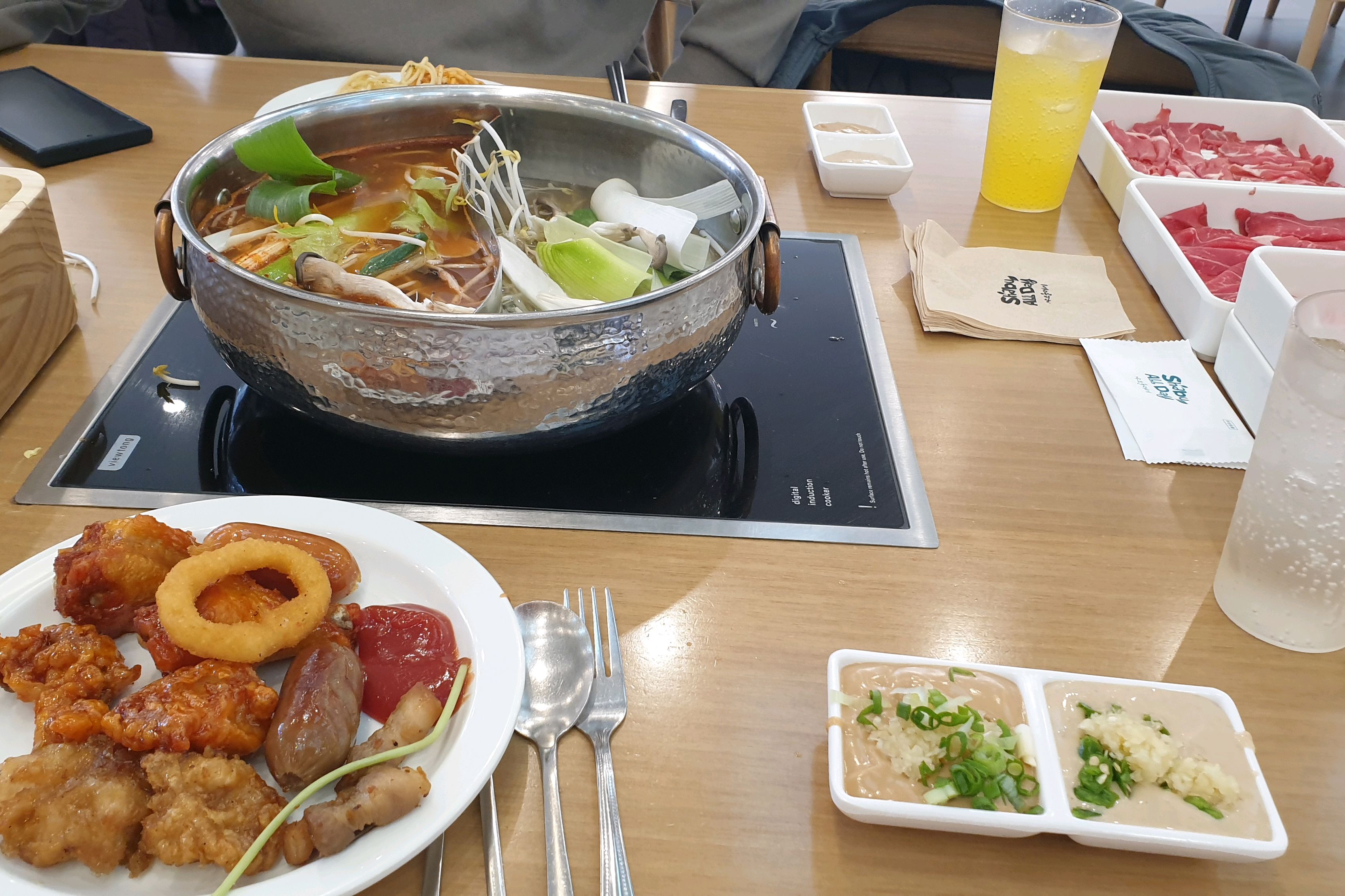 11시 좀 넘어서 갔는데도 사람이 엄청 많네요 - 인천 구월동 맛집 샤브올데이 구월점