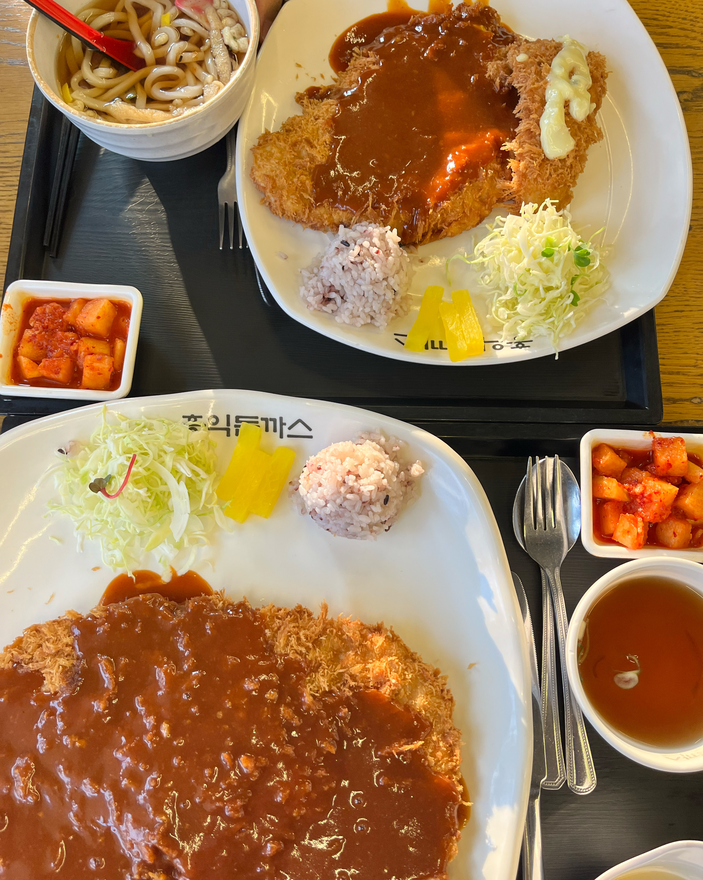 주차하기 편하고 경양식 돈까스 맛도 괜찮아서 - 광명 밤일마을 맛집 홍익돈까스 광명점