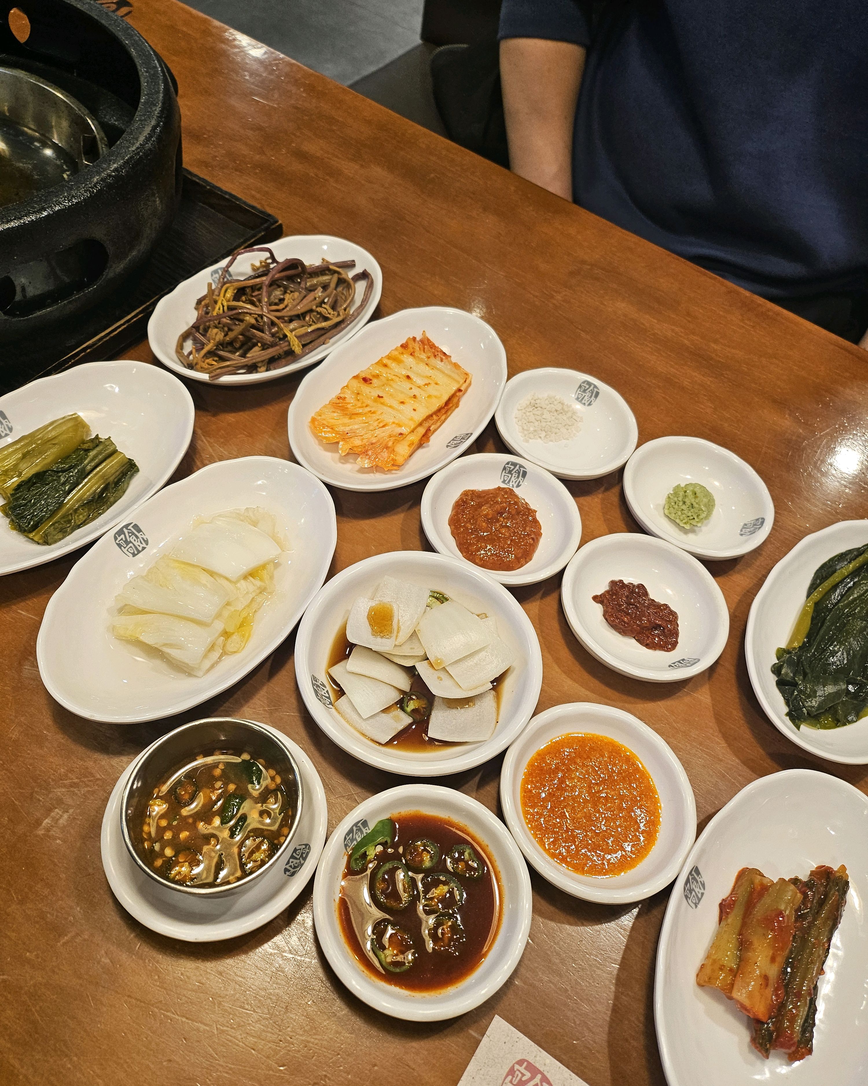 초량에 고반식당 완전 보석같은곳이예요 반찬 하나하나 너무 맛있고 특히 방풍나물무침 ㅠㅠ 갓