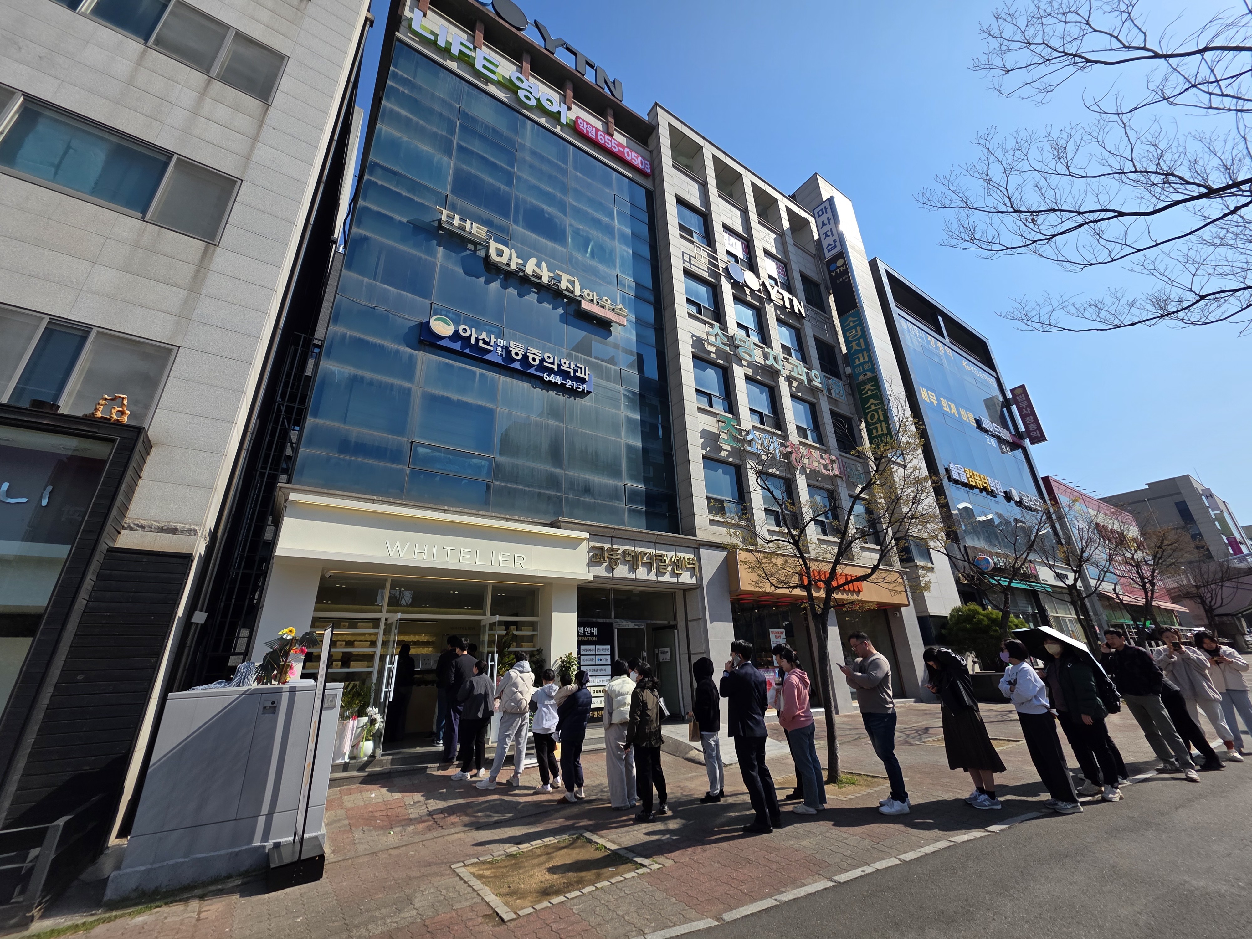 줄 서는거 너무 싫어하는데 딸이 넘 좋아할거같아서 줄서서 한번 사봤어요 - 강릉 교동 맛집 화이트리에 강릉점
