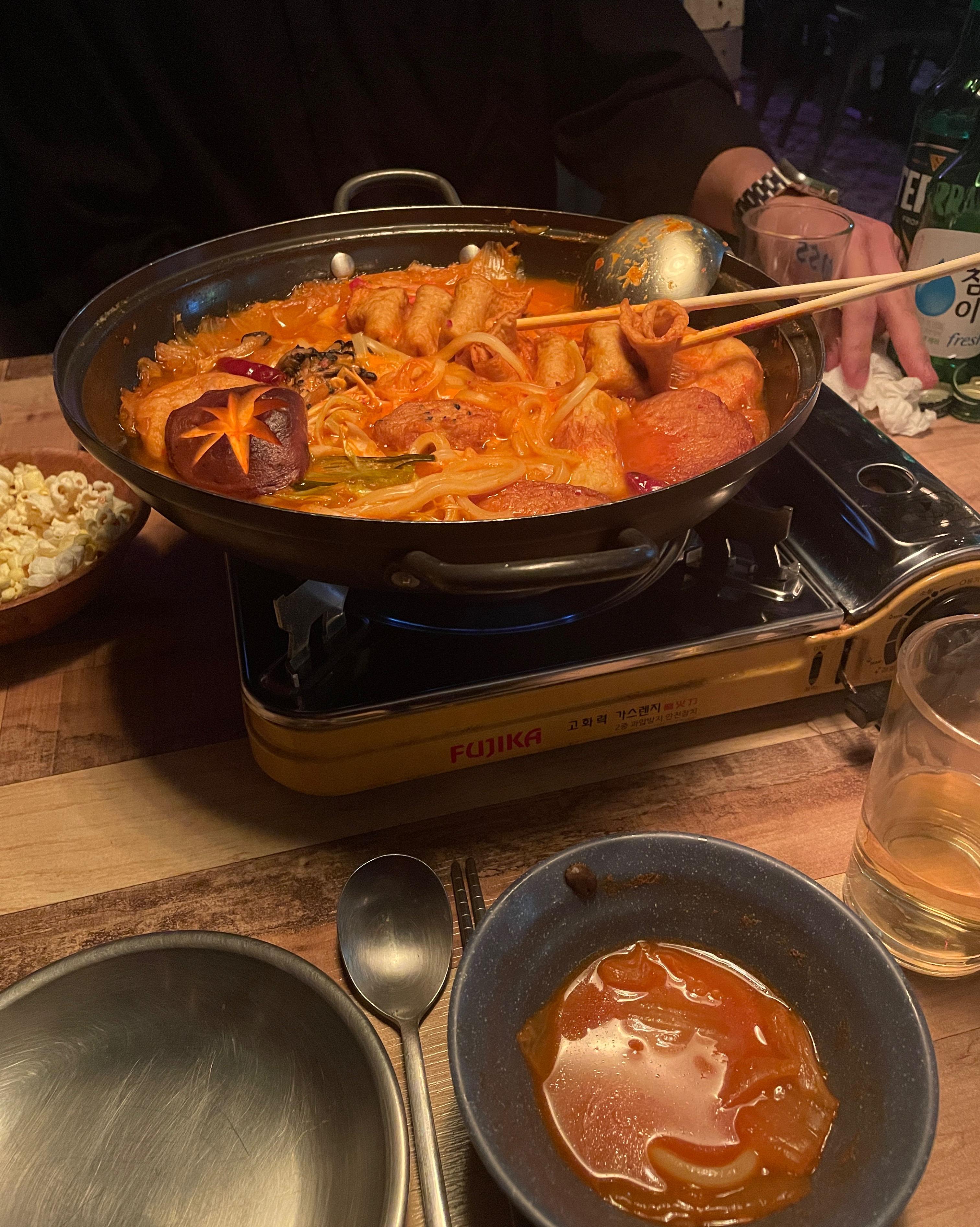 김치 우동 좋아하는데 맛있어요!! 안주 맛있다고 해서 궁금했는데 피자도 맛있다 그러구 다른