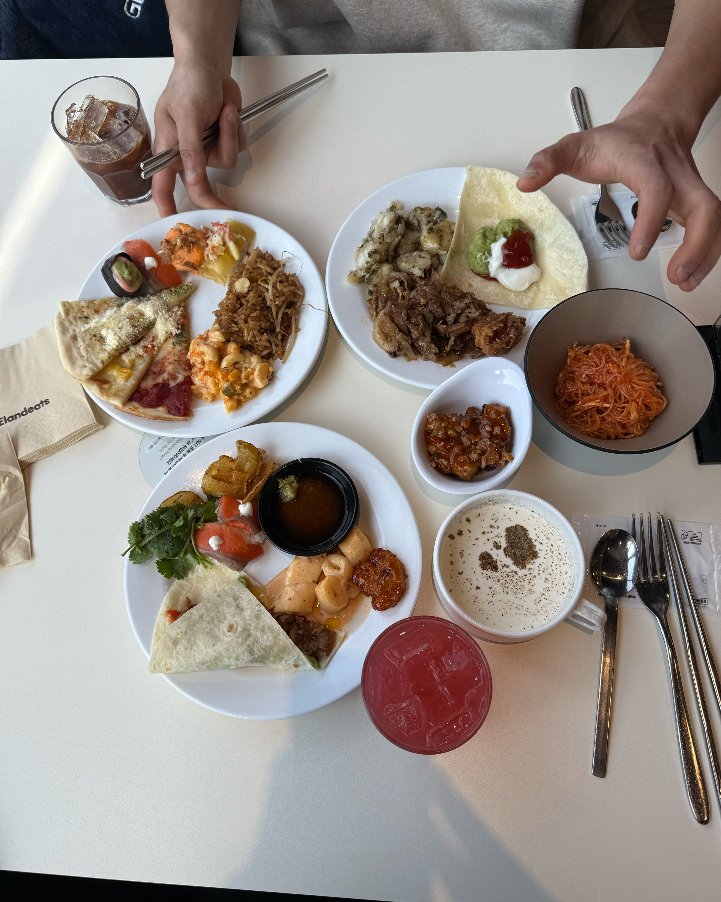 항상 애슐리 올때마다 느끼는 건데 전 메뉴 다 맛있고 몇 그릇 먹다보면 가격이 너무 합리적