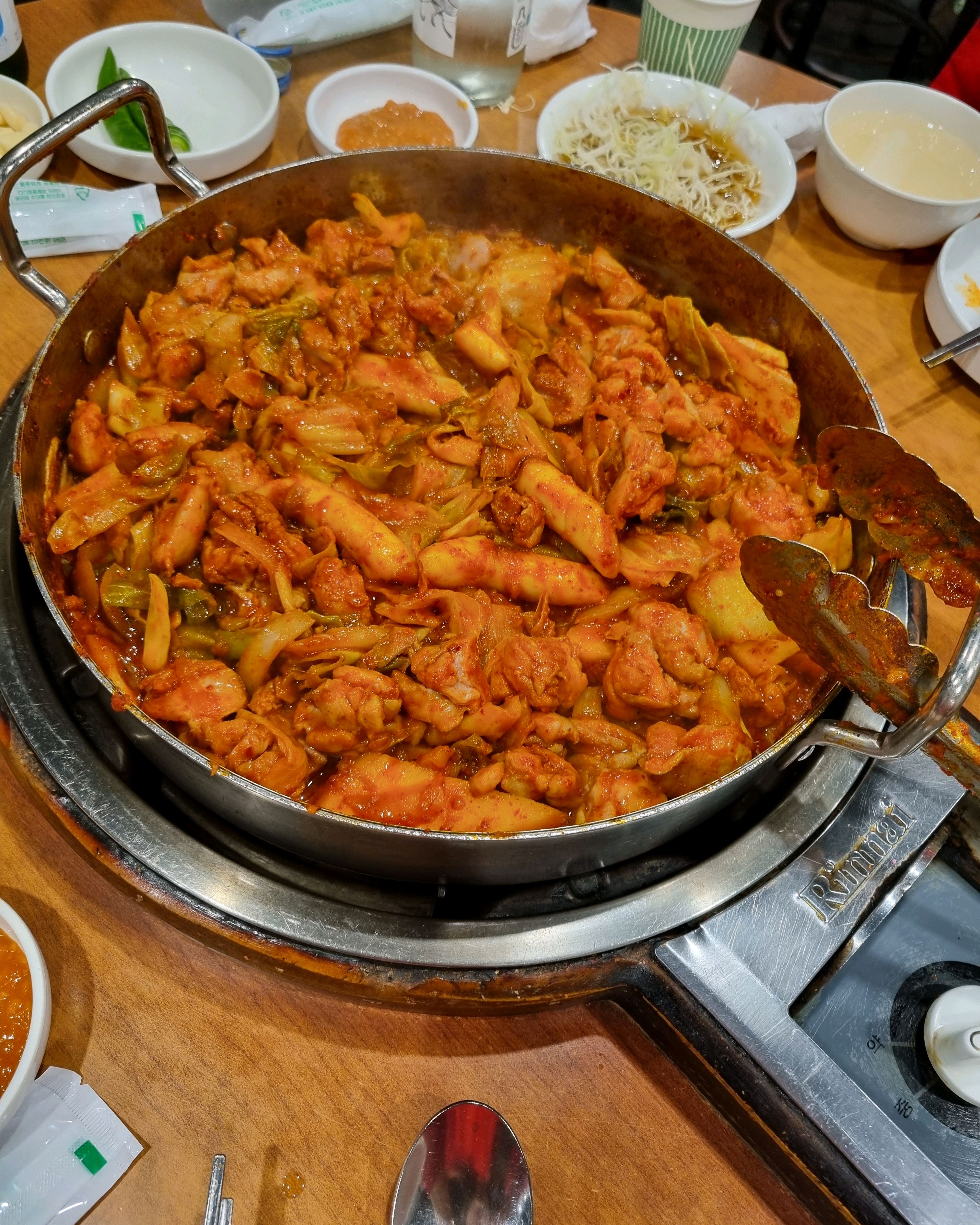 동치미 너무맛있고, 야채들도 - 천호동 맛집 신가네해물닭갈비