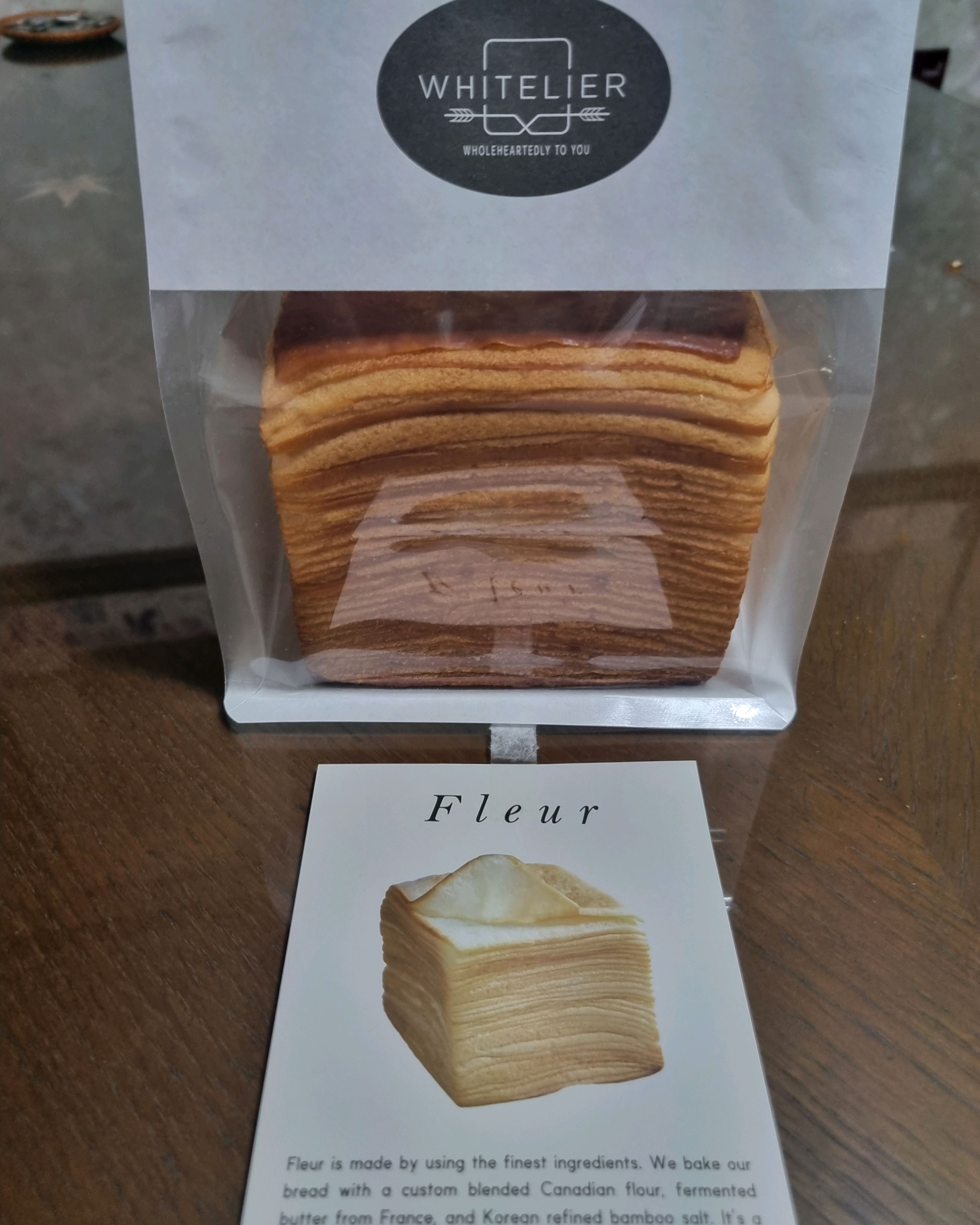 빵이 진짜진짜진짜 맛있어요.잼도 꿀도 필요없구 토스트에 구워 먹으면 진짜 입이 즐겁네요. - 상일동 맛집 화이트리에 상일동역점