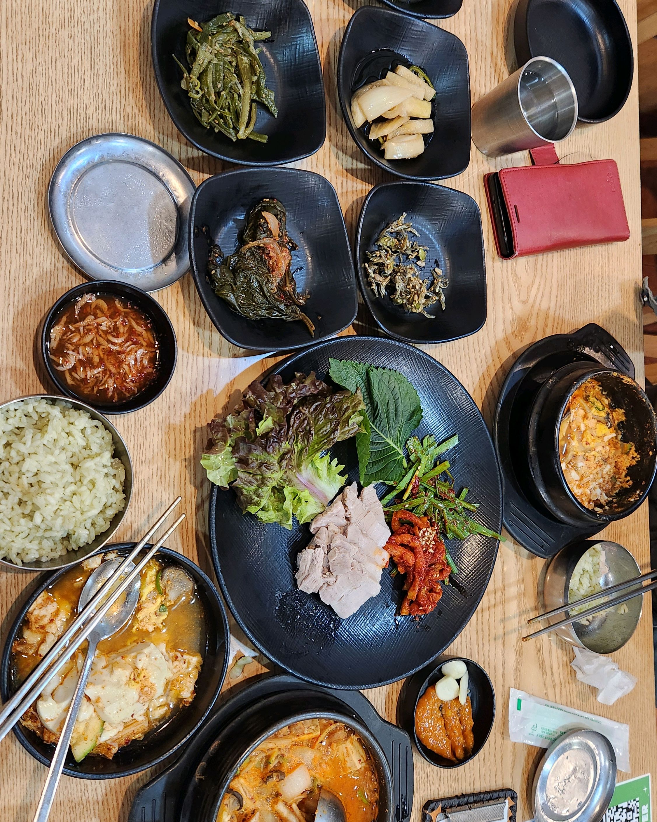 구수한 청국장과 굴순두부치개의 시원한 맛이 피곤을 싹 풀어주게 합니다~보쌈과의 환상의 짝