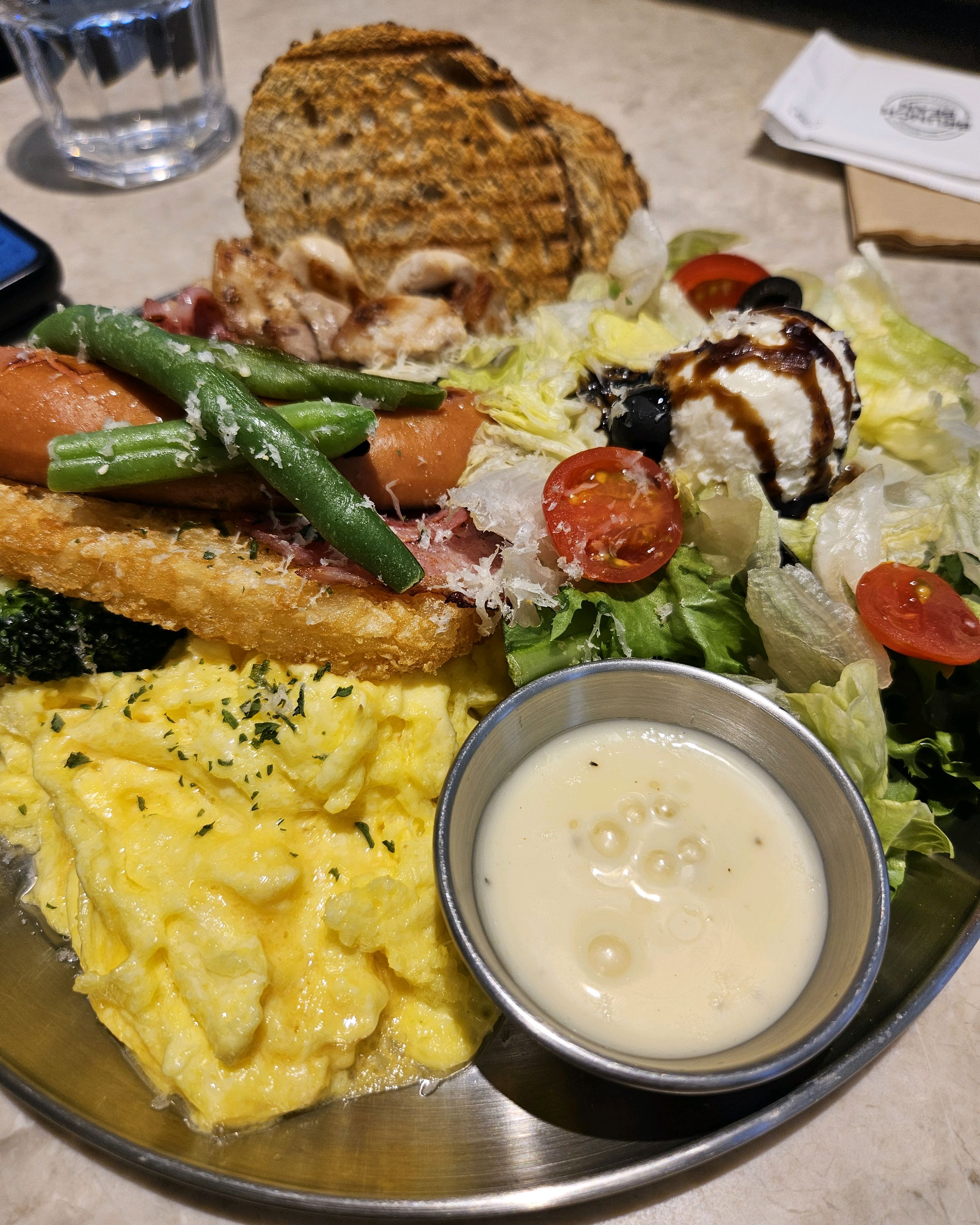 항상 맛있고 양이 푸짐한 브런치빈 애용해요~! 지점도 여러군데 있고 오픈시간도 빨라서 좋아
