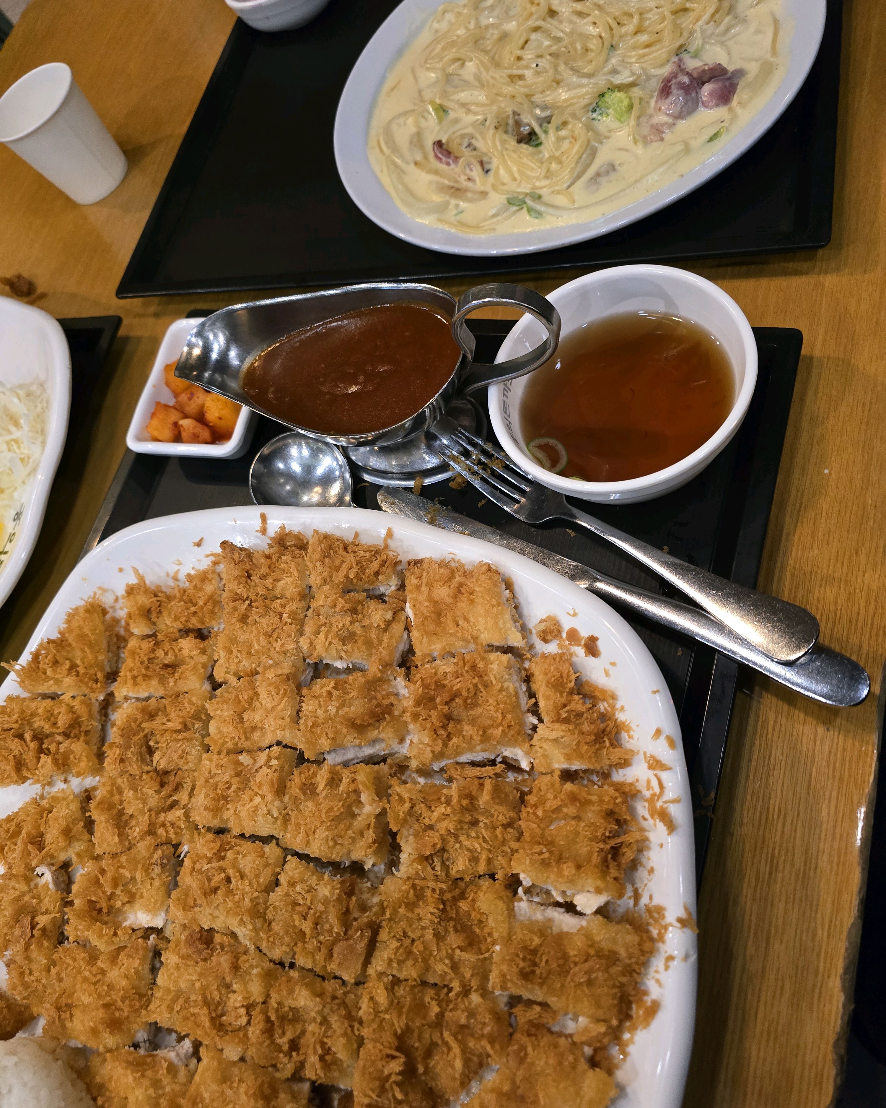 위생이 최악입니다 - 영대 맛집 홍익돈까스 경산영대점