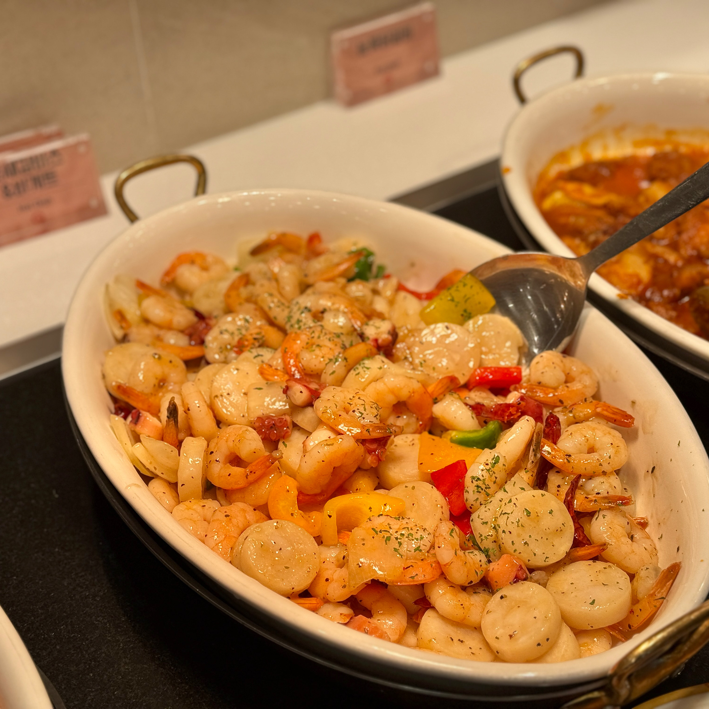 종류 정말 다양하고 새로 오픈한 곳이라 진짜 깔끔해요 - 대구 북구 맛집 쿠우쿠우 대구북구점