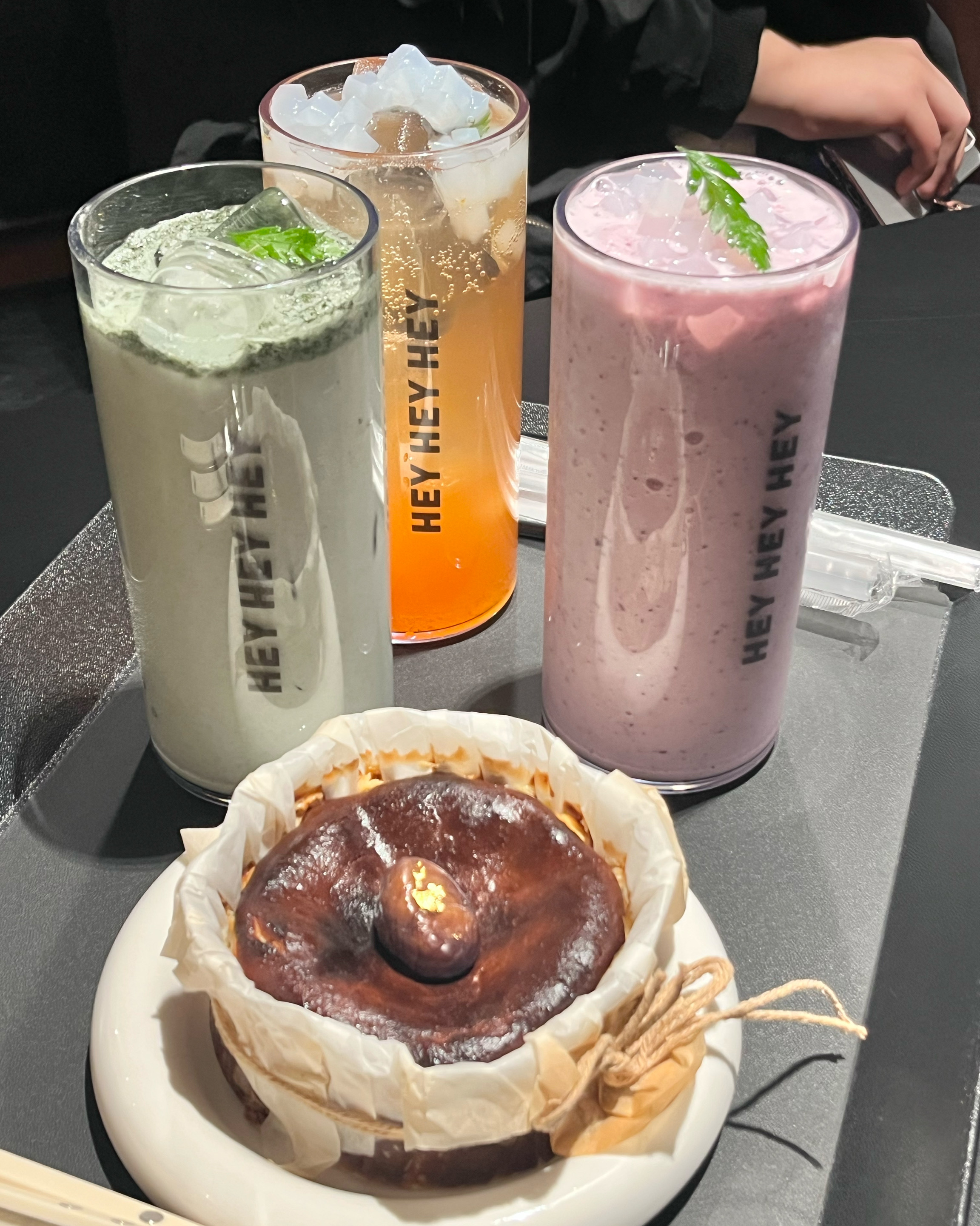 분위기가 너무 좋고 음료에 나타드코코 올려주시는 - 불당동 맛집 헤이헤이헤이