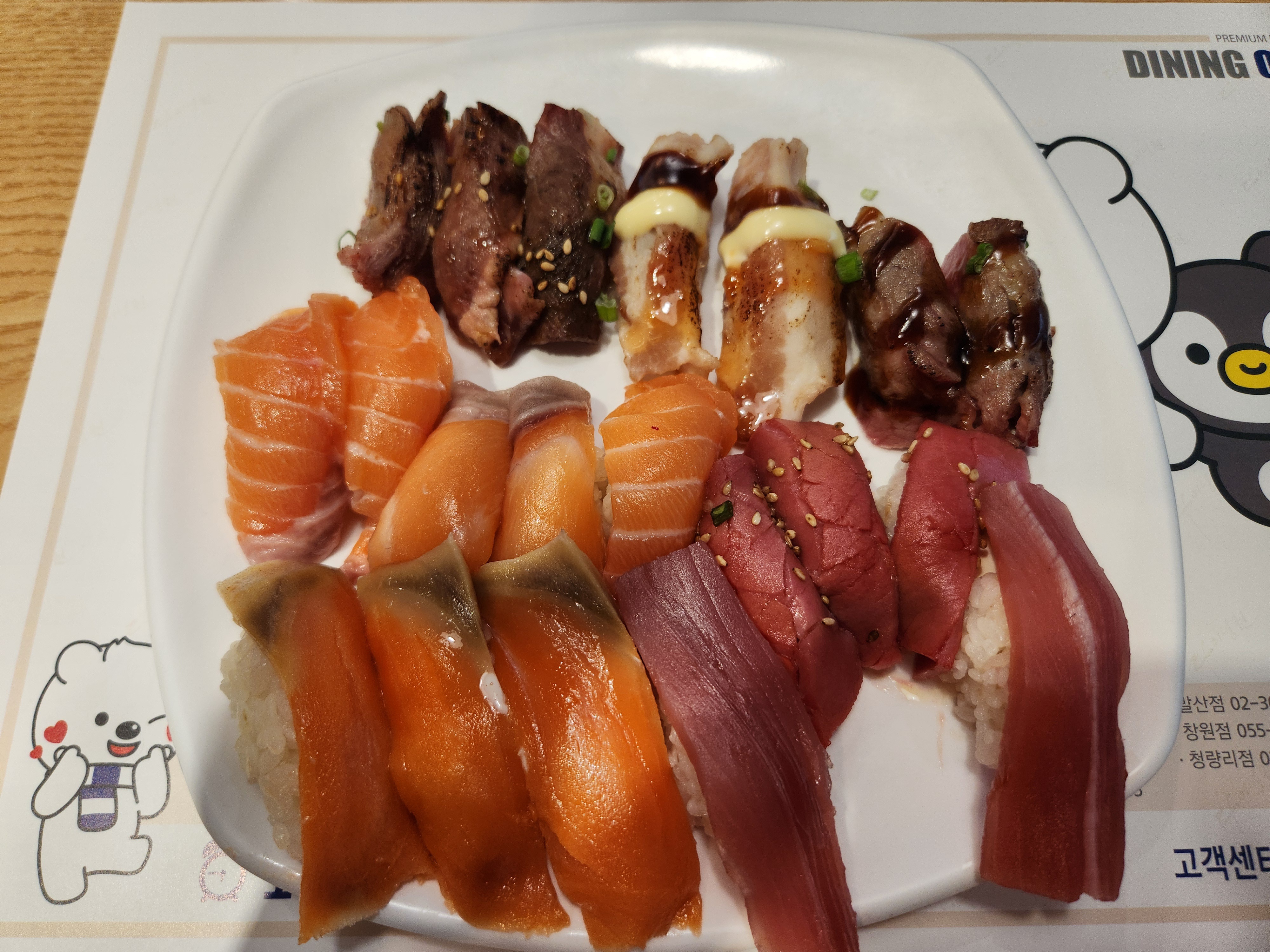명동에서 합리적인 가격으로 초밥을 많이 먹을수 있는곳입니다. 음식이 맛있고 매장이 청결해서