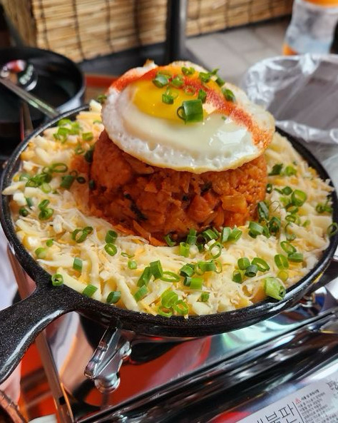 새로 오픈한 술집이래서 가봤는데 포장마차 분위기 끝장나여ㄷㄷ 완전 야장포차 느낌!!!👍👍