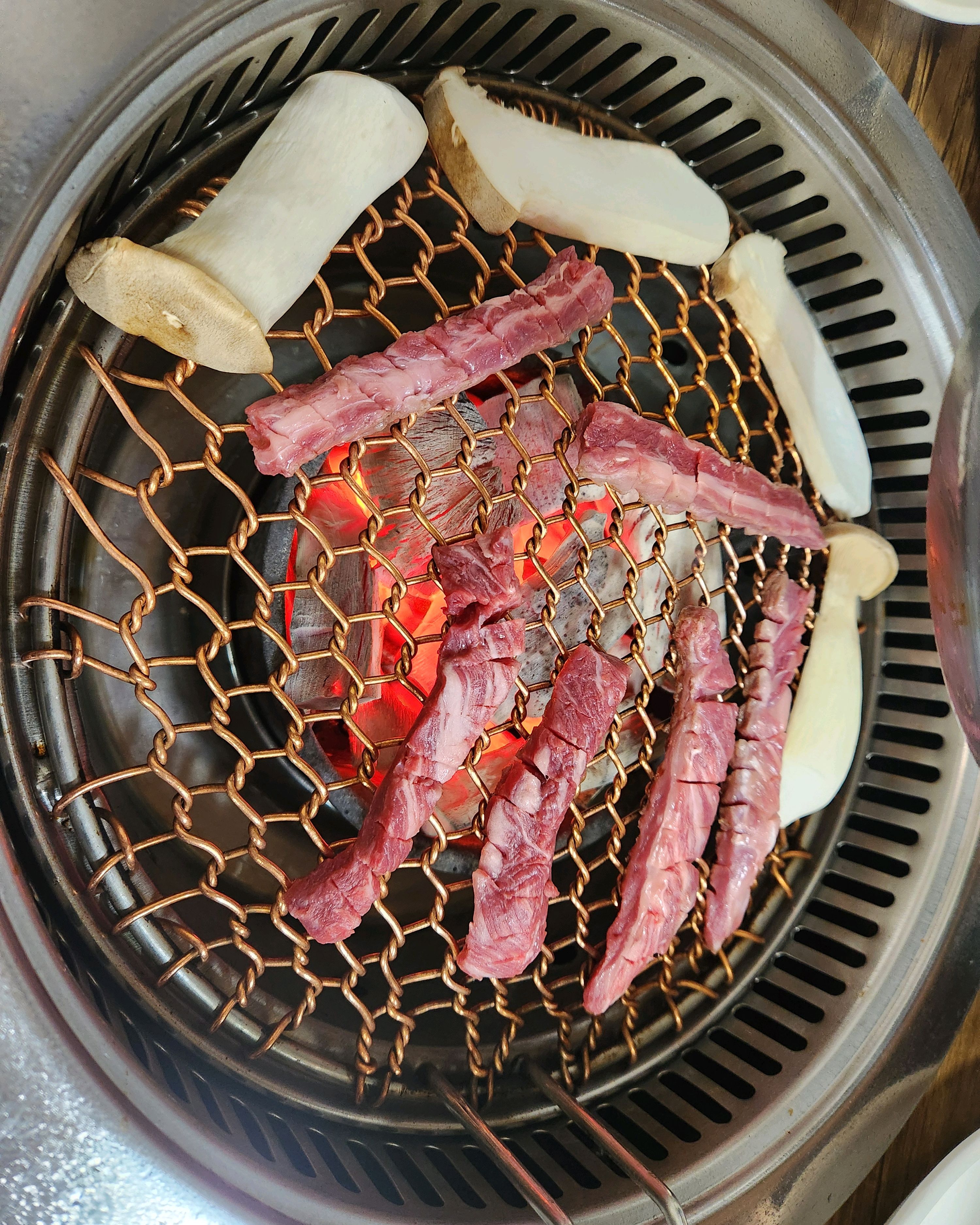 삼겹살, 항정살, 갈비살 먹었어요. - 경포대 맛집 경포가든
