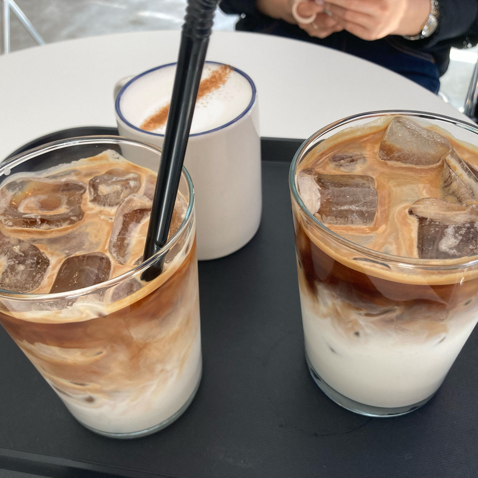 시그니처 라떼 진하고 너무 맛있네요 찾아왔는데 대만족!! - 천호동 맛집 카페63도