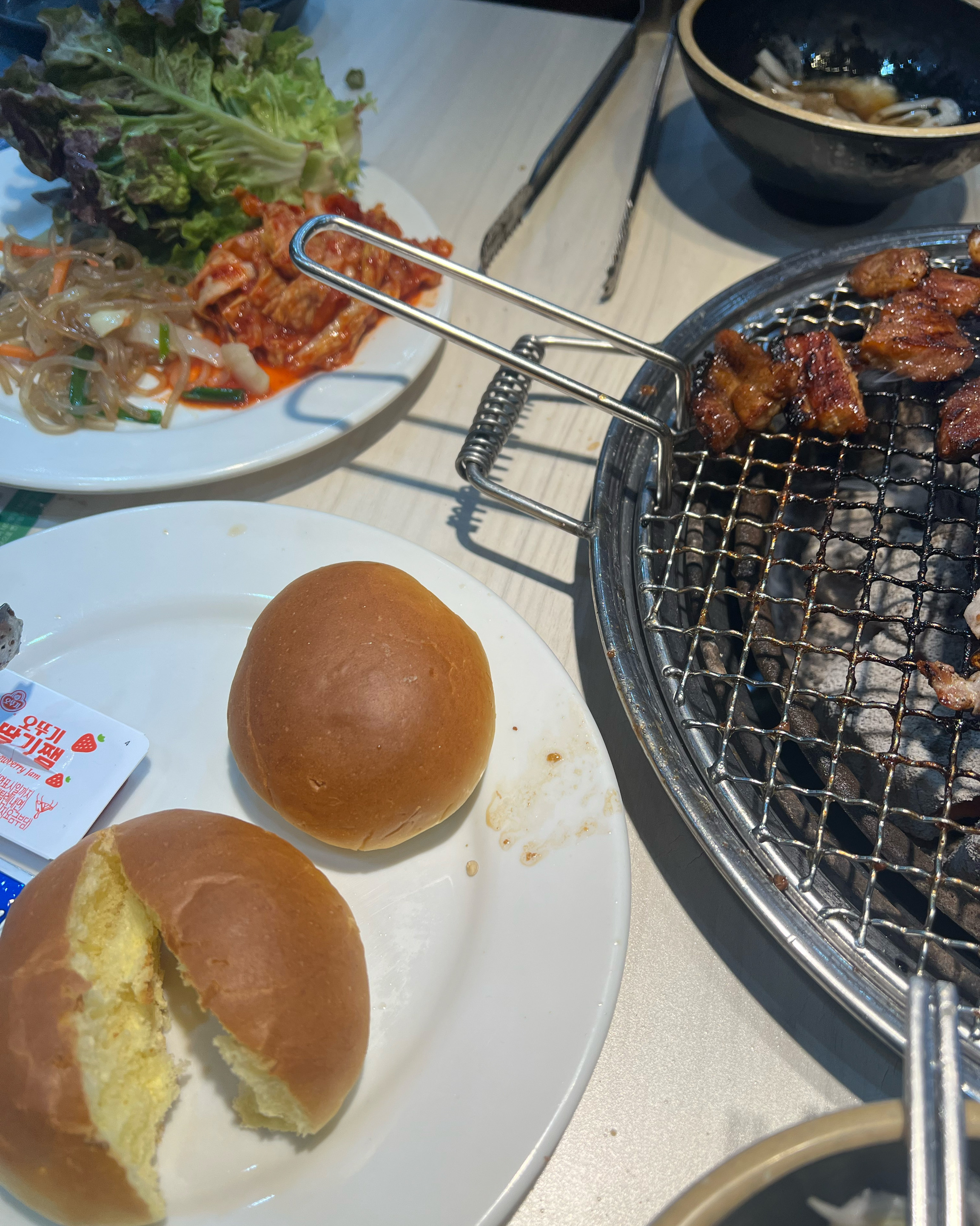 고기 질도 좋고 불판 관리도 잘 돼서 맛있게 먹었어요! 서비스도 친절해서 기분 좋게 식사했