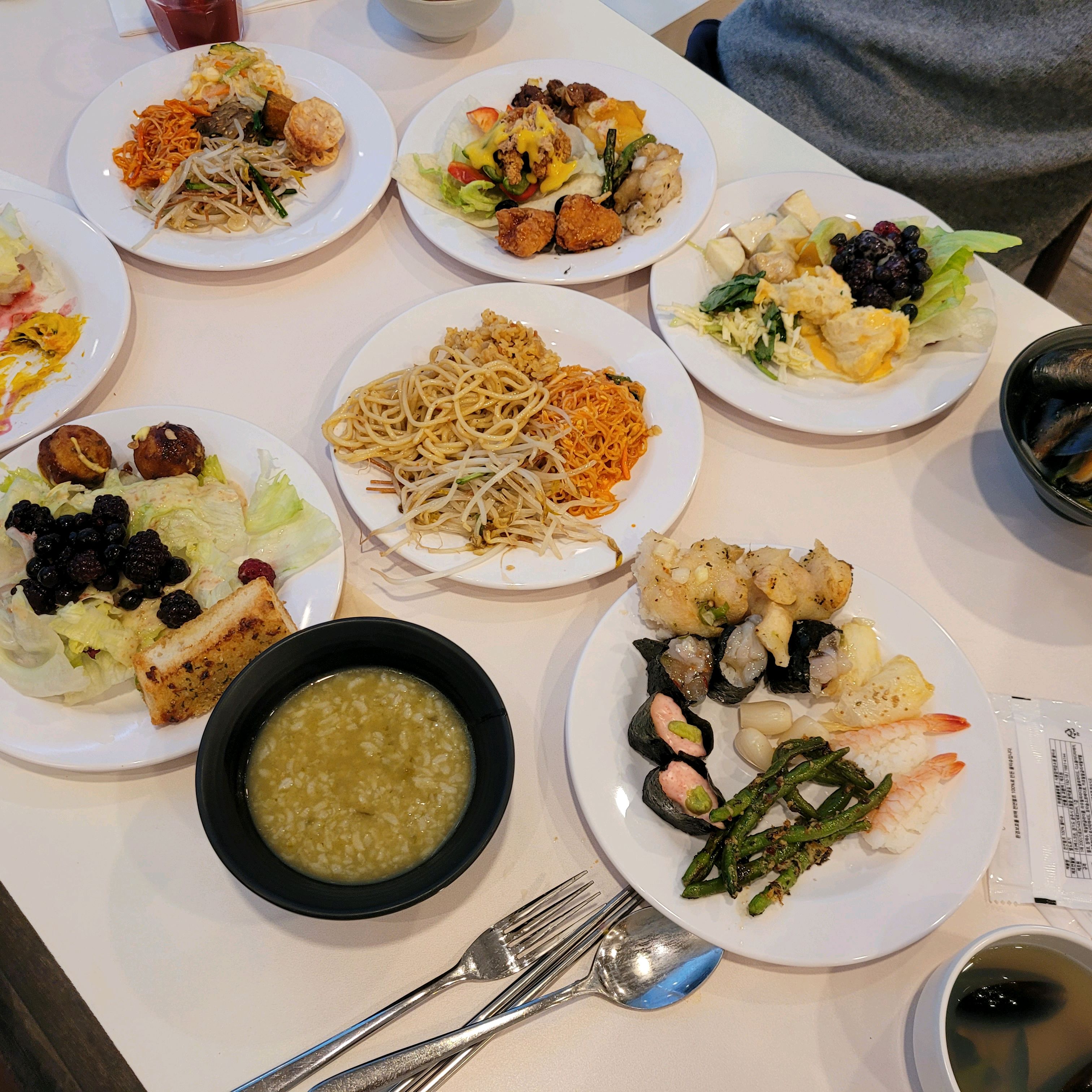 후배랑 점심 냠냠 - 일산 뉴코아 맛집 애슐리퀸즈 뉴코아 일산점