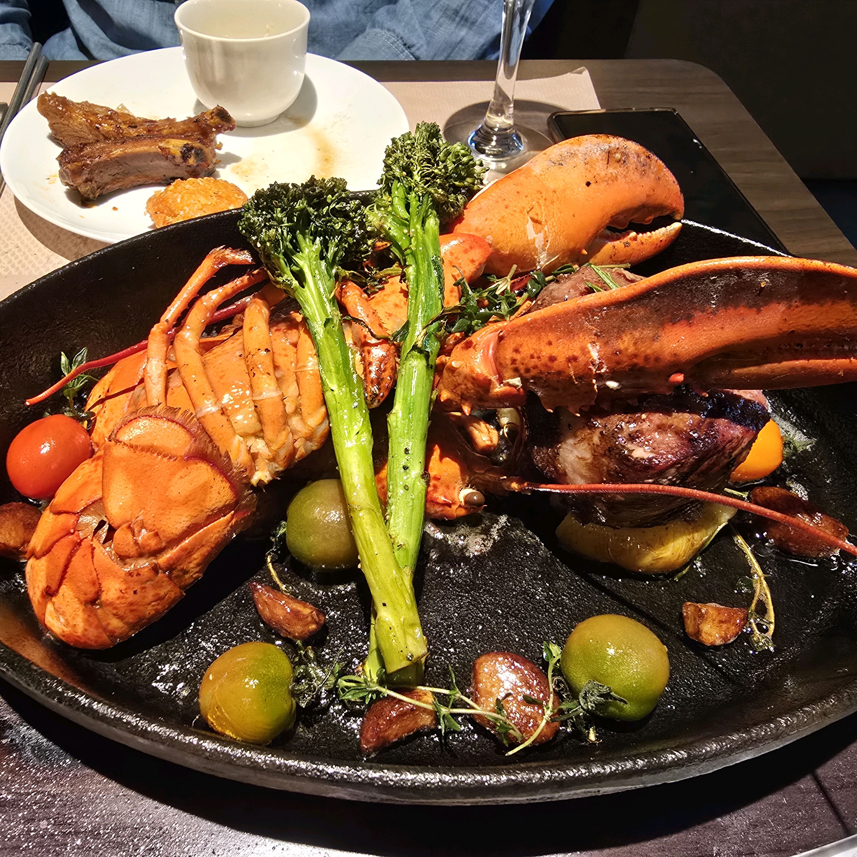 스테이크 메뉴랑 함께 시키니 가성비는 떨어지지만 - 창원 롯데백화점 맛집 빕스 창원롯데백화점점
